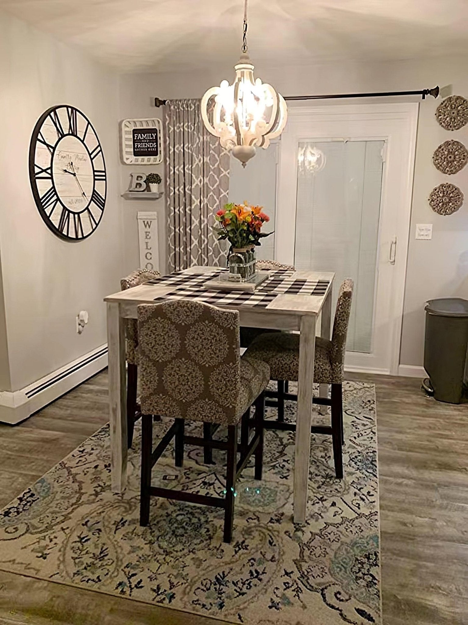 Antique White Style Chandelier - Blowlighting