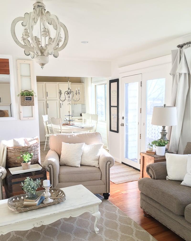 Antique White Style Chandelier - Blowlighting