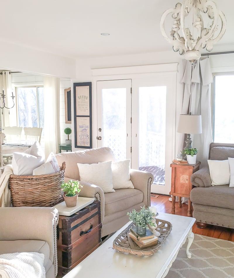 Antique White Style Chandelier - Blowlighting