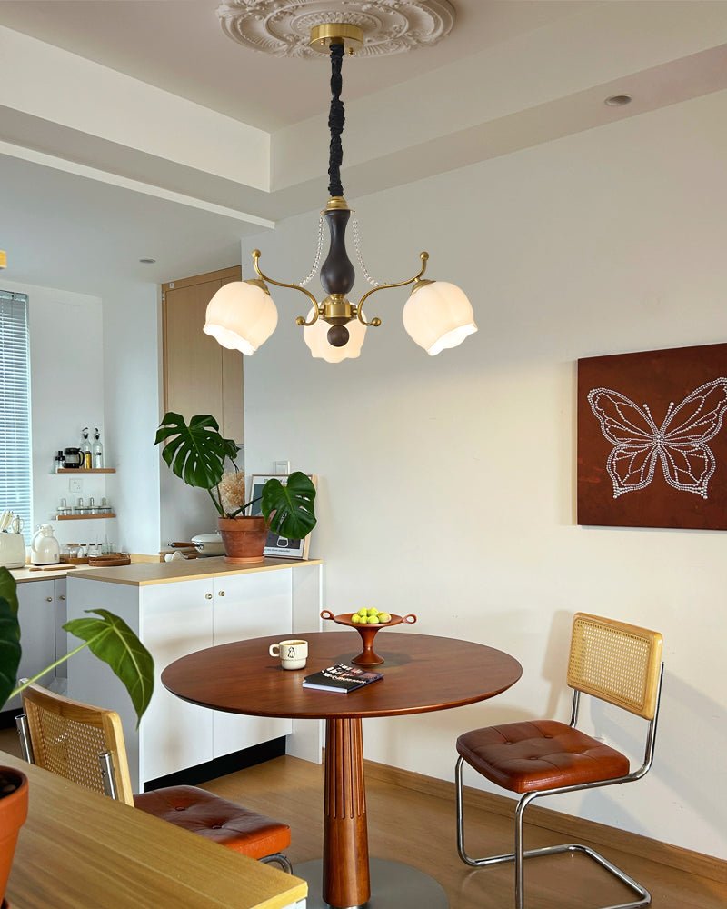 Antonia Chandelier - Blowlighting