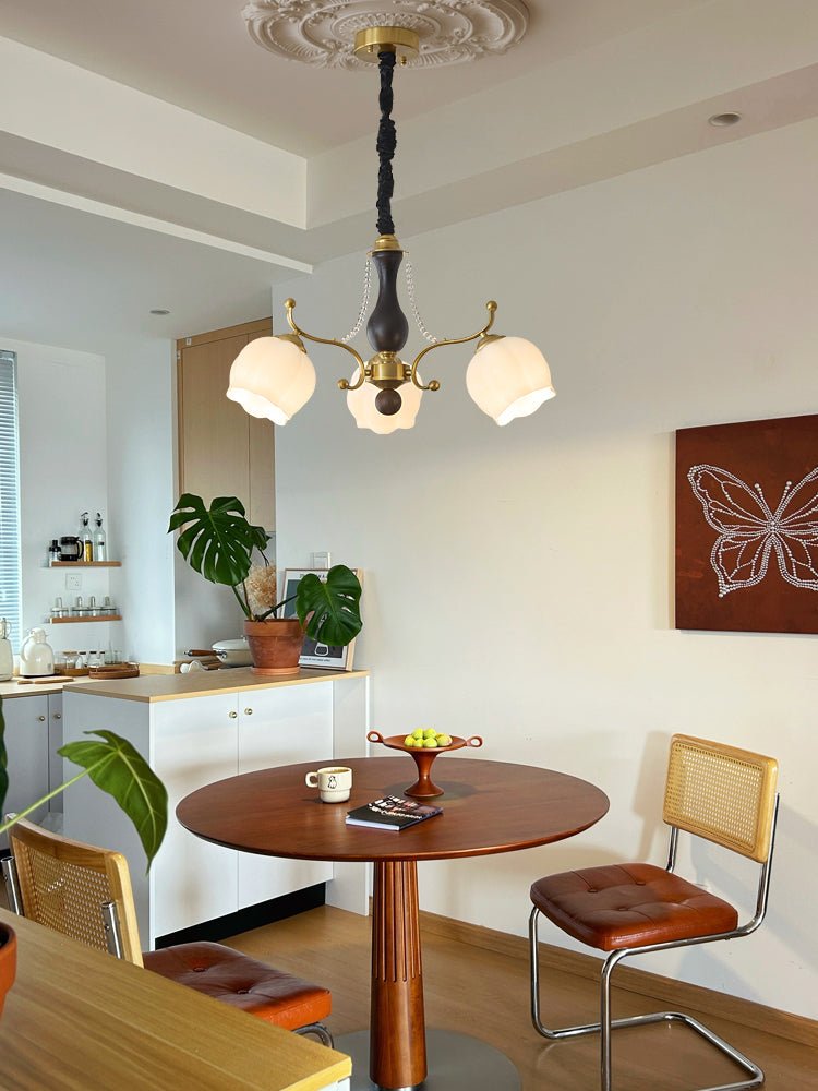 Antonia Chandelier - Blowlighting