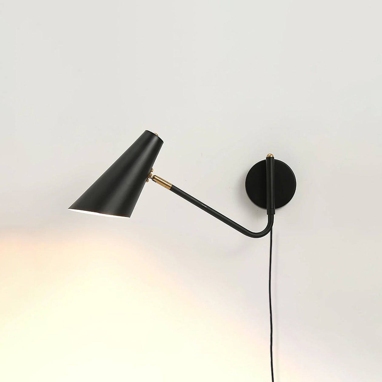 Apex Plug-in Wall Sconce - Blowlighting