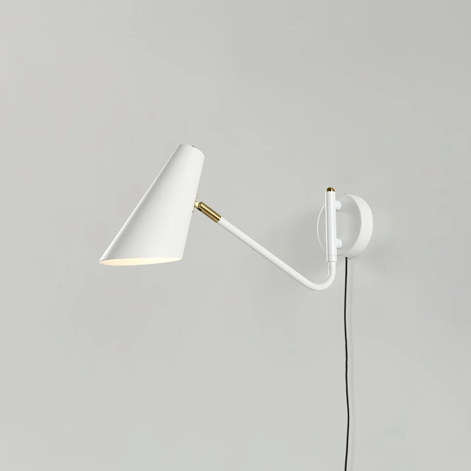 Apex Plug-in Wall Sconce - Blowlighting
