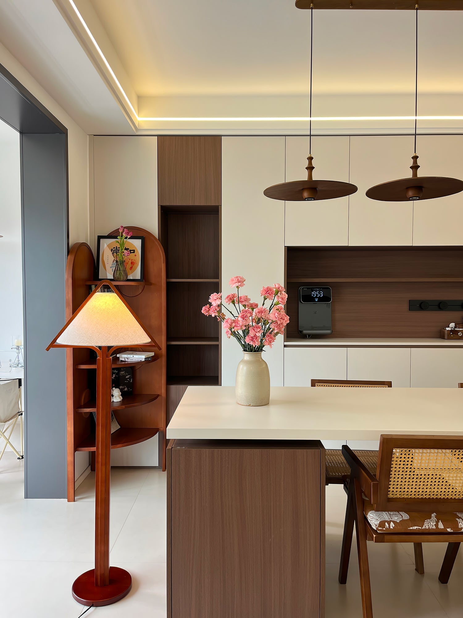 Ersolan Triangular Wood & Fabric Floor Lamp - Blowlighting