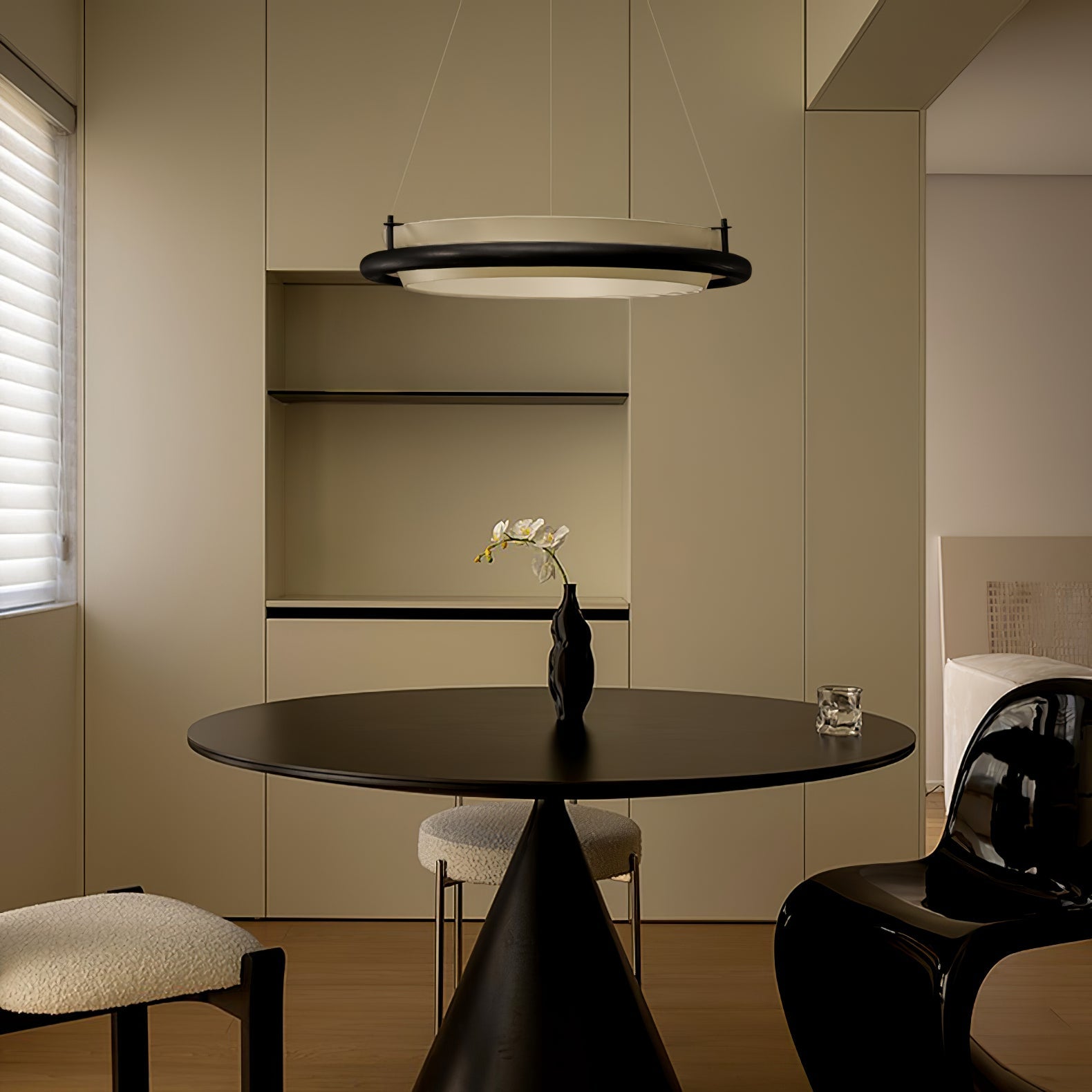 Olvelila Circular Metal Pendant Light - Blowlighting