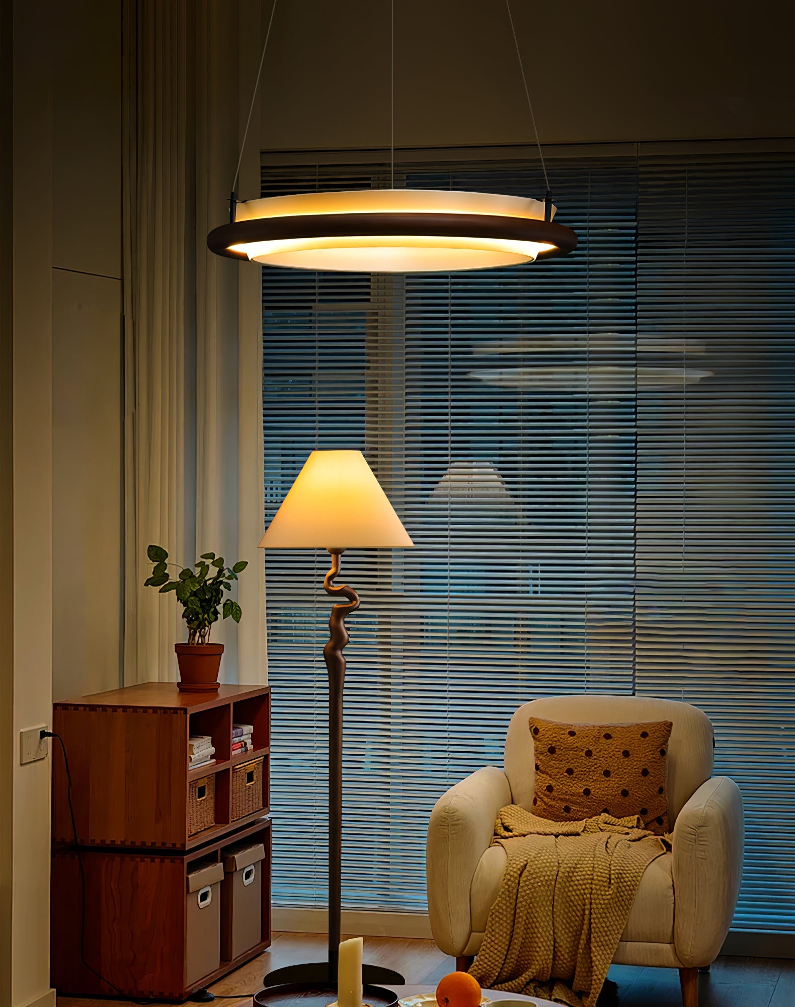 Olvelila Circular Metal Pendant Light - Blowlighting
