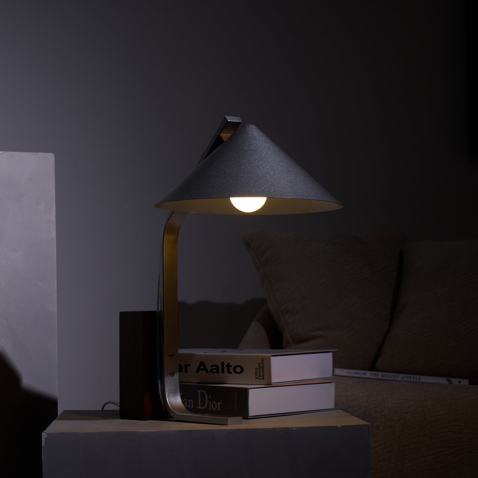 Arclune Desk Lamp - Blowlighting