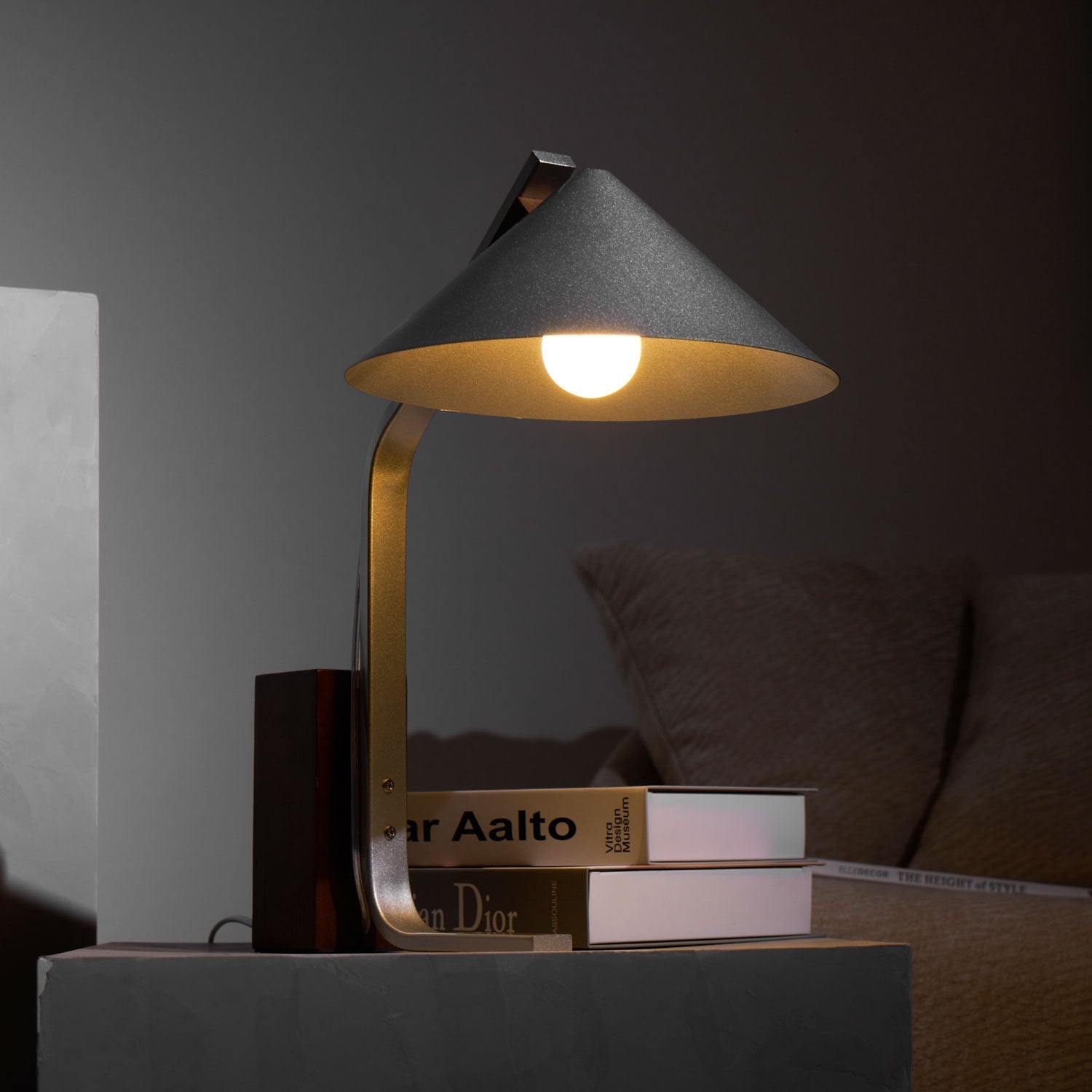 Arclune Desk Lamp - Blowlighting