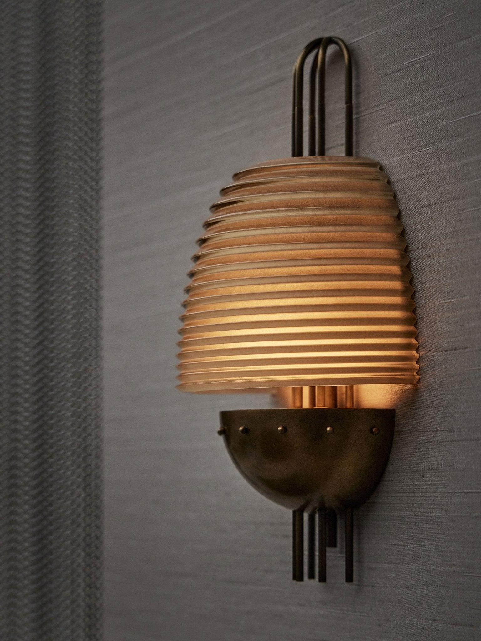 Arclune Ribbed Wall Lamp - Vakkerlight