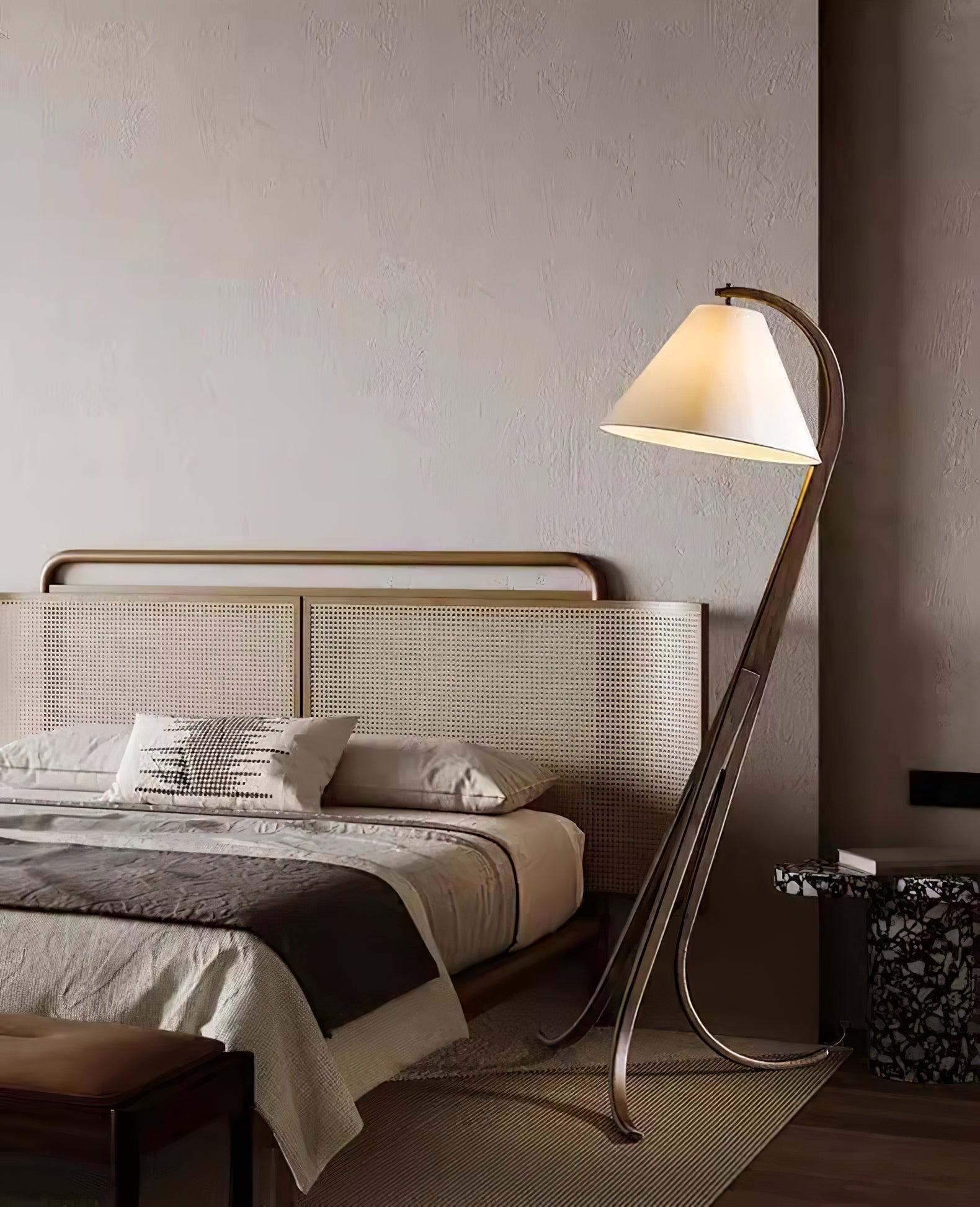 Udorila Curved Wood Floor Lamp - Blowlighting