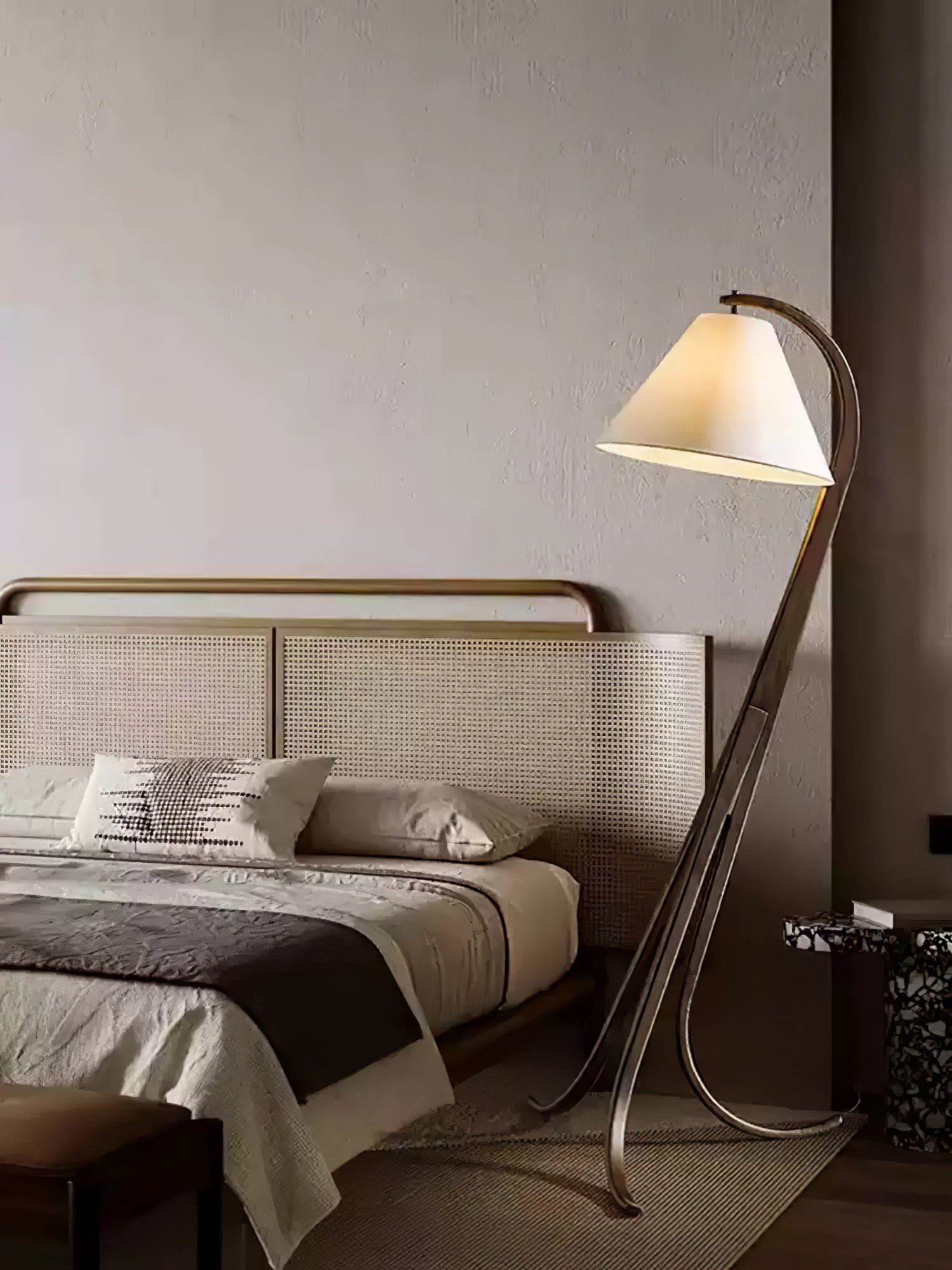 Udorila Curved Wood Floor Lamp - Blowlighting
