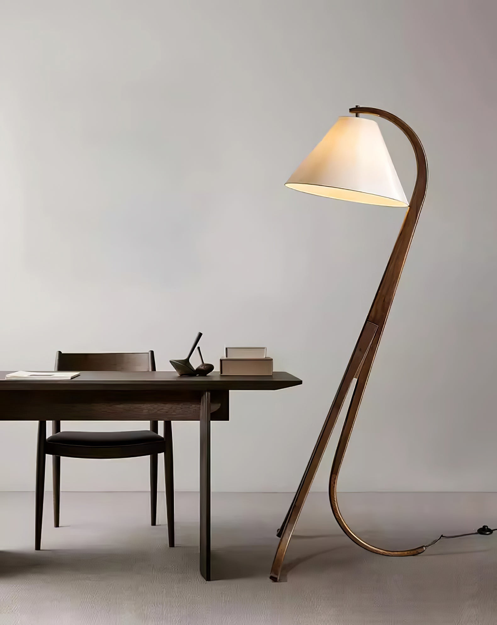 Udorila Curved Wood Floor Lamp - Blowlighting