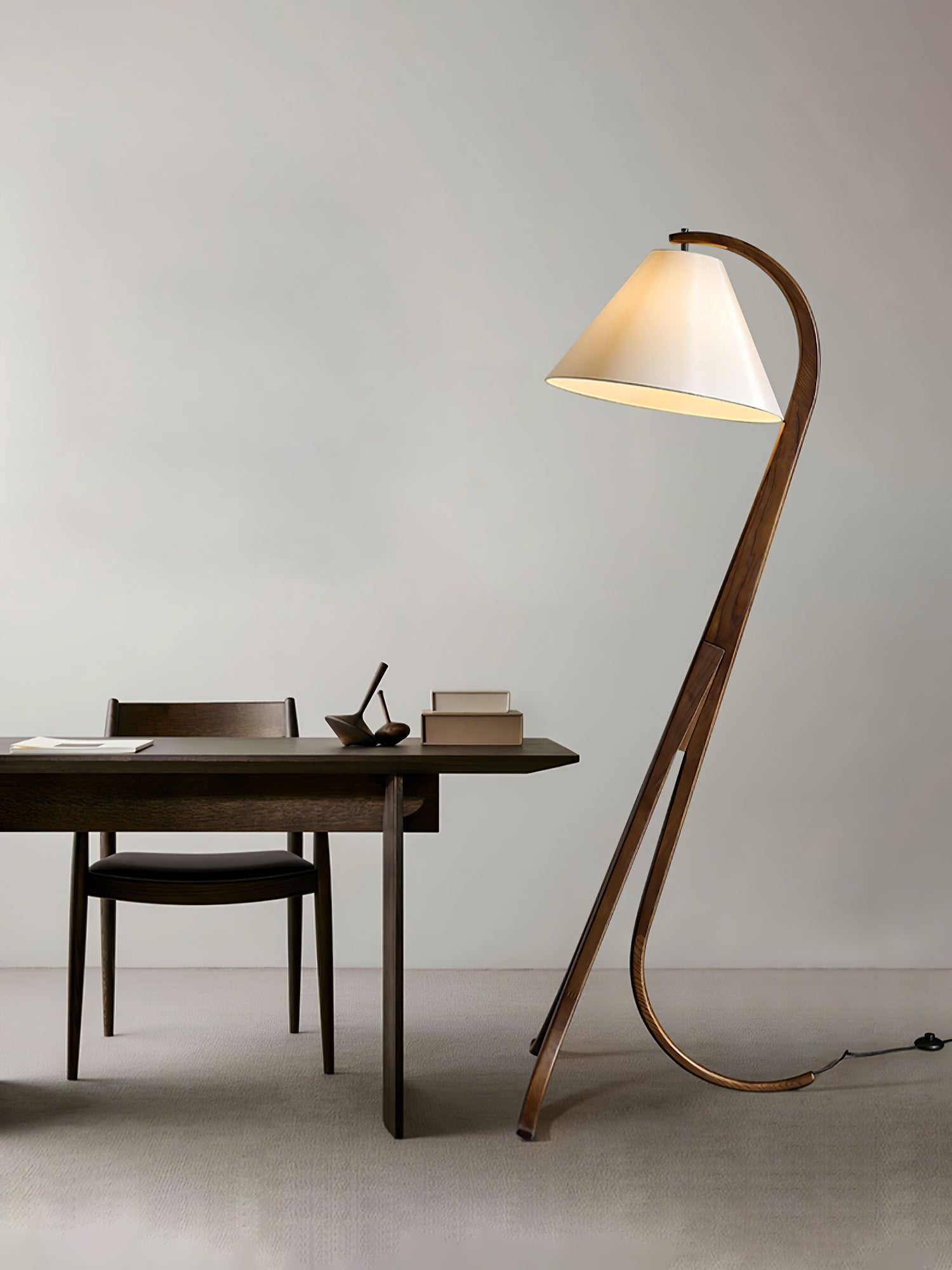 Udorila Curved Wood Floor Lamp - Blowlighting