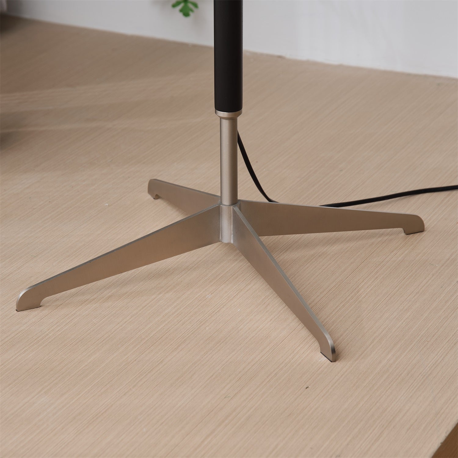 Eliana Modern Metal Floor Lamp - Blowlighting