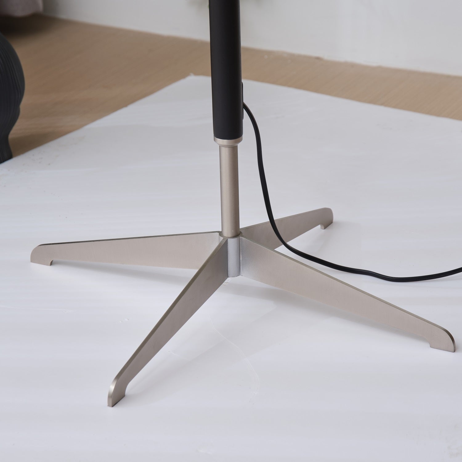 Eliana Modern Metal Floor Lamp - Blowlighting