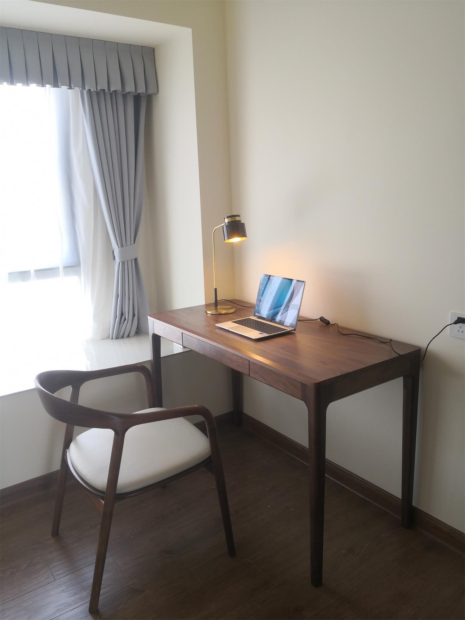 Ari Scandustrial Table Lamp - Blowlighting
