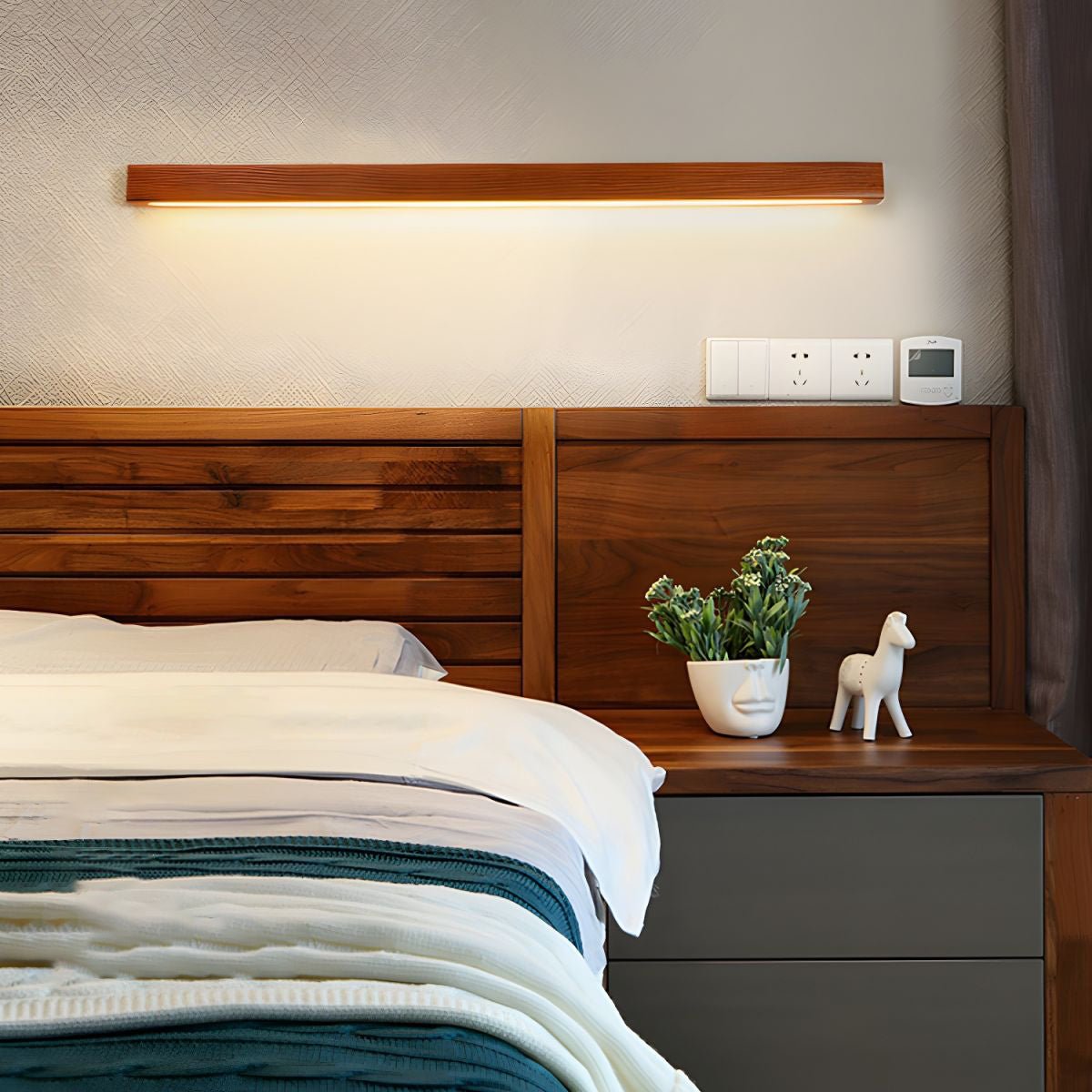 Arlo Linear Wood Wall Light - Blowlighting