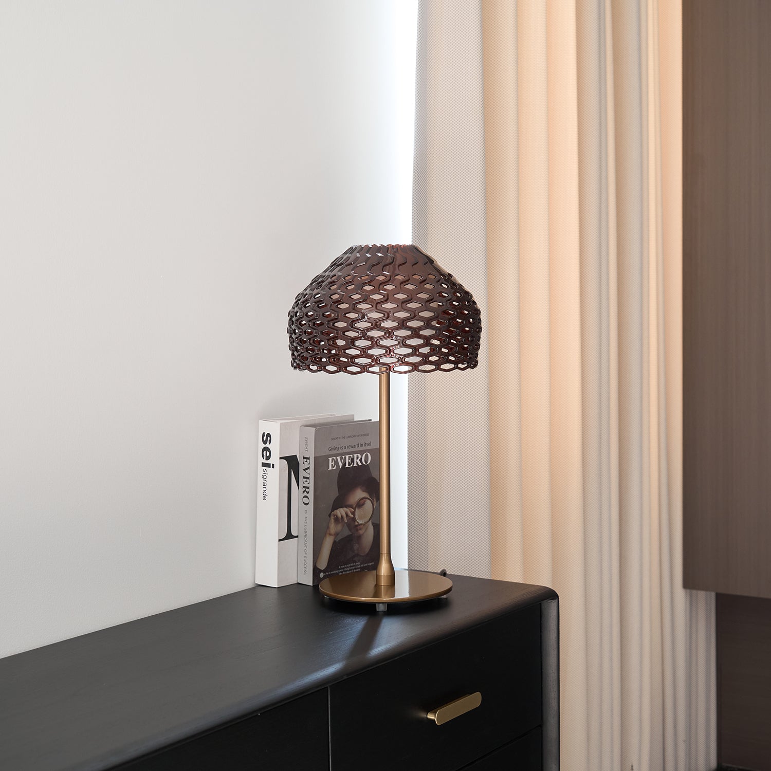 Armadillo Table Lamp - Blowlighting