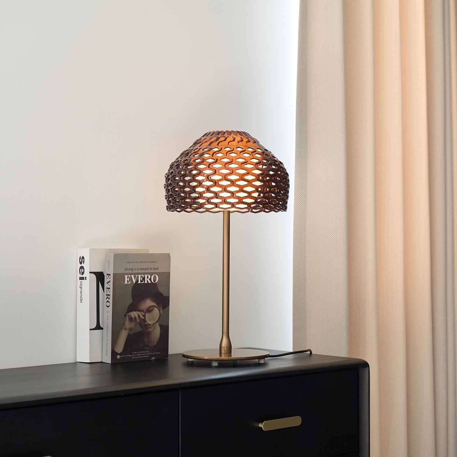 Armadillo Table Lamp - Blowlighting