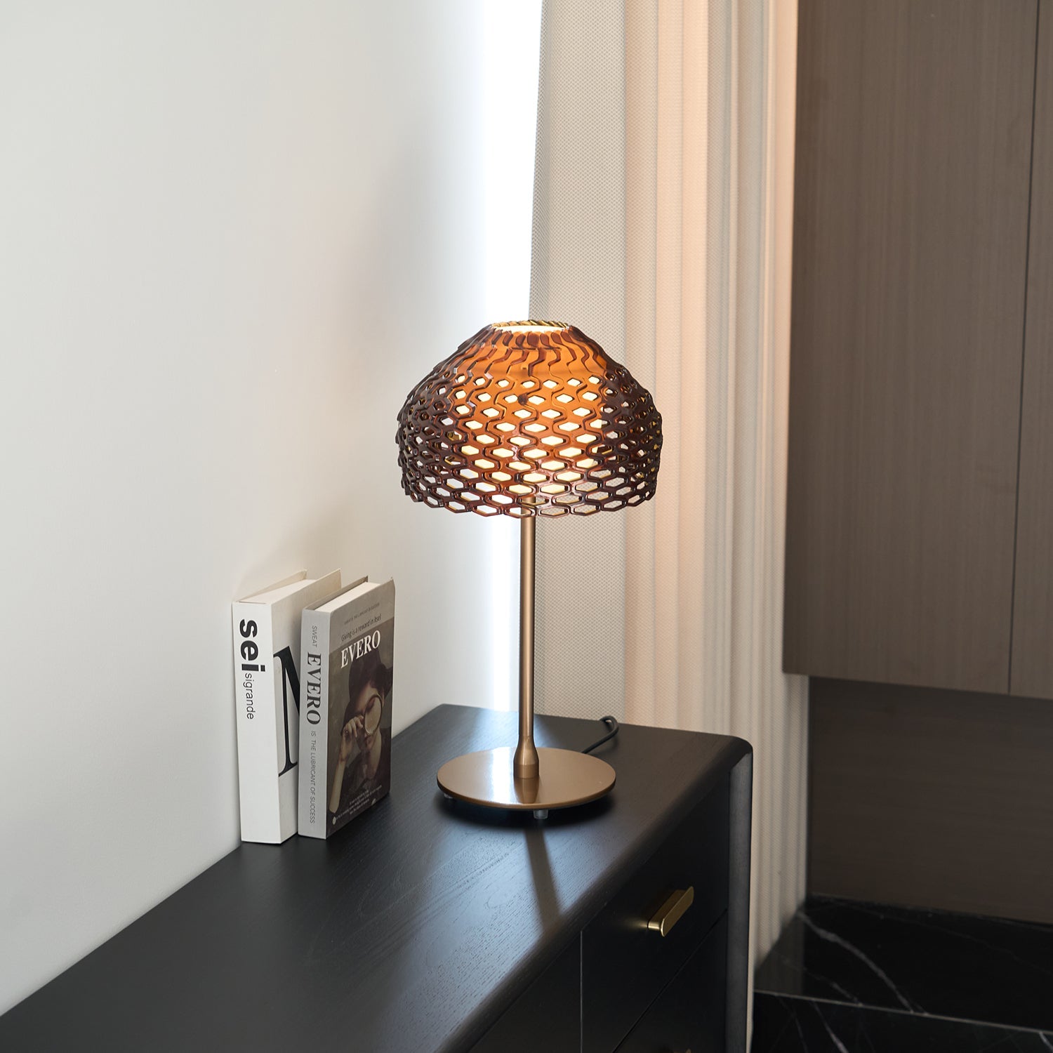 Armadillo Table Lamp - Blowlighting
