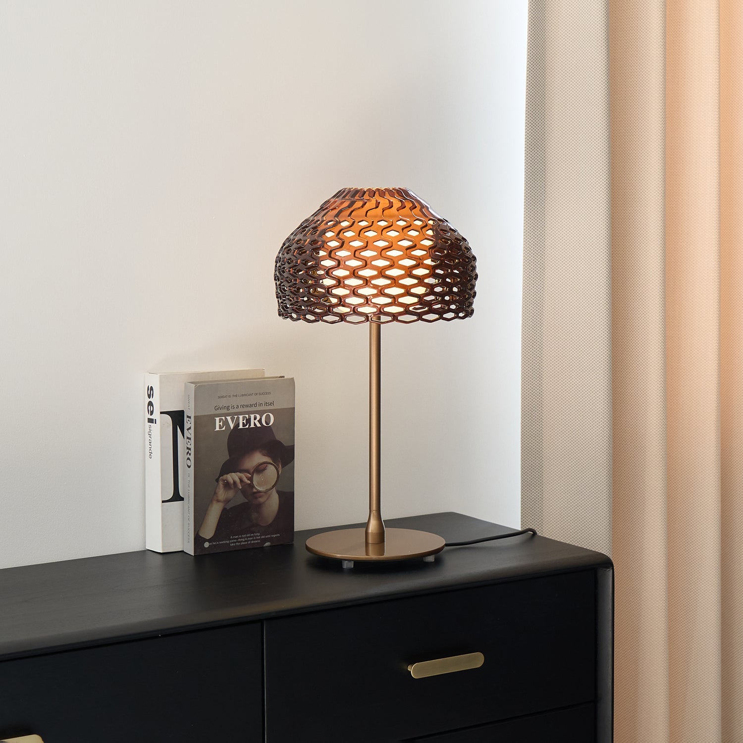 Armadillo Table Lamp - Blowlighting
