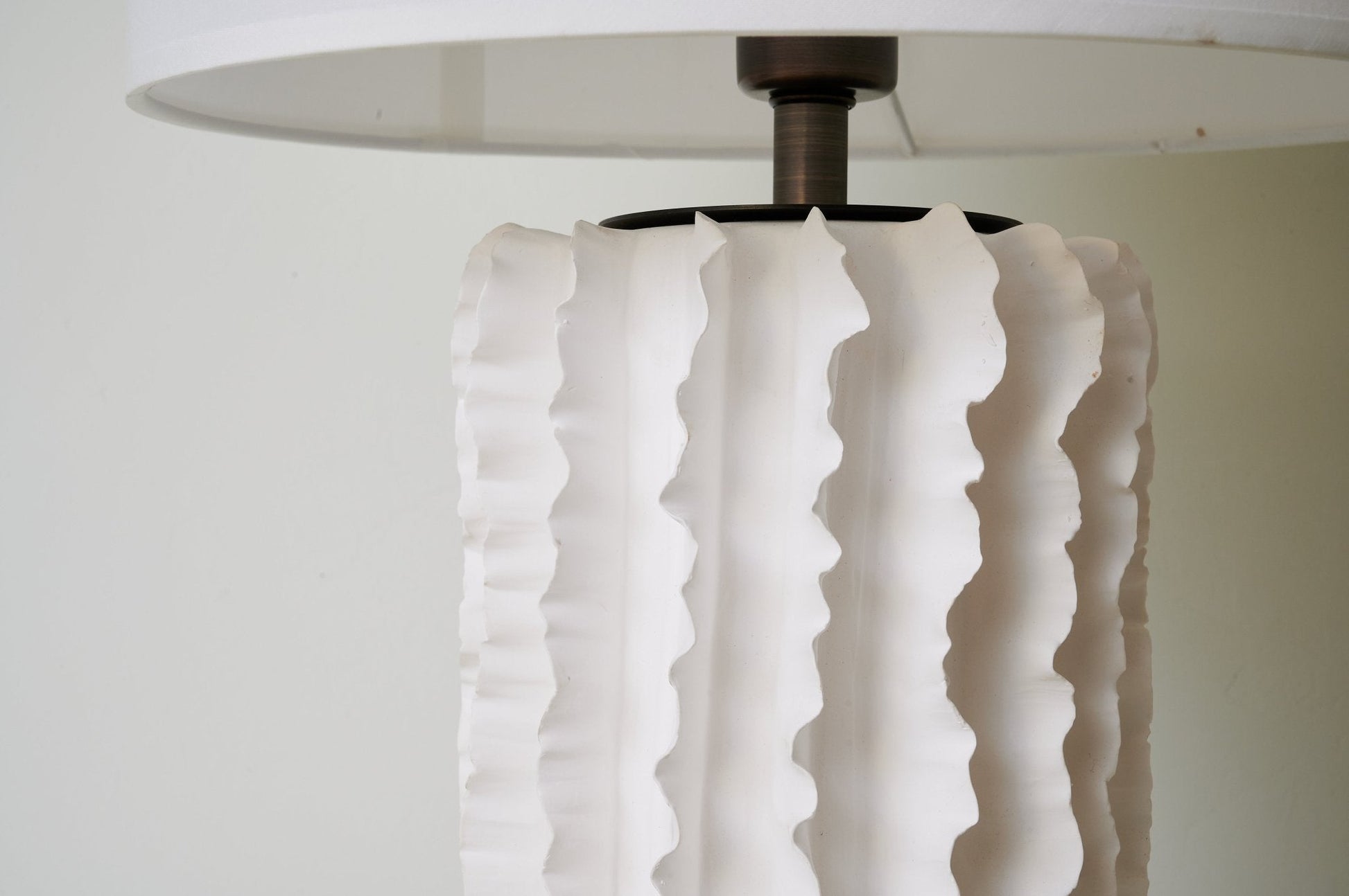 Arroyo Sculpted Ceramic Table Lamp - Blowlighting