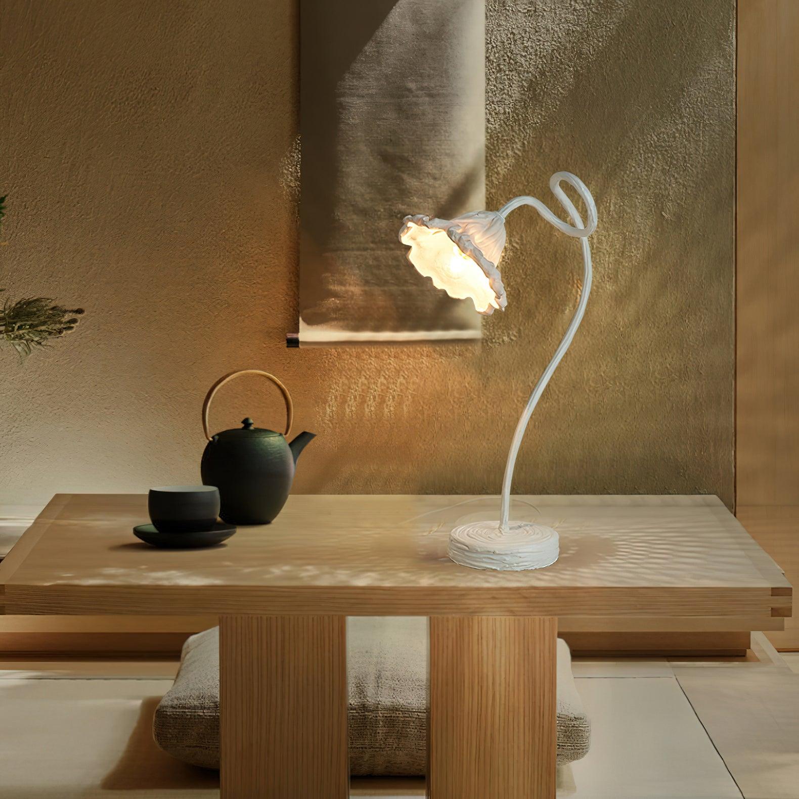 Artistic Lotus Leaf Table Lamp - Blowlighting
