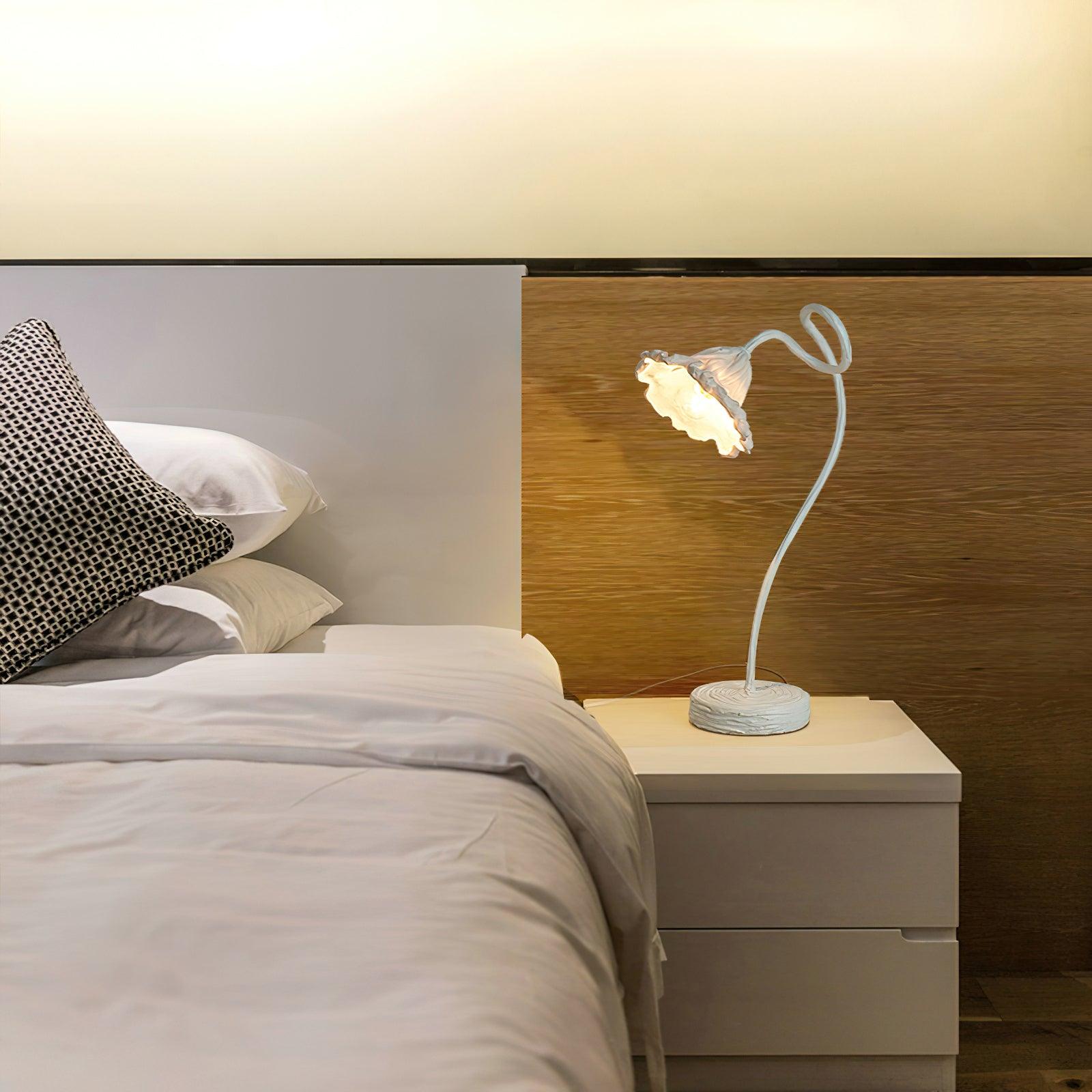 Artistic Lotus Leaf Table Lamp - Blowlighting