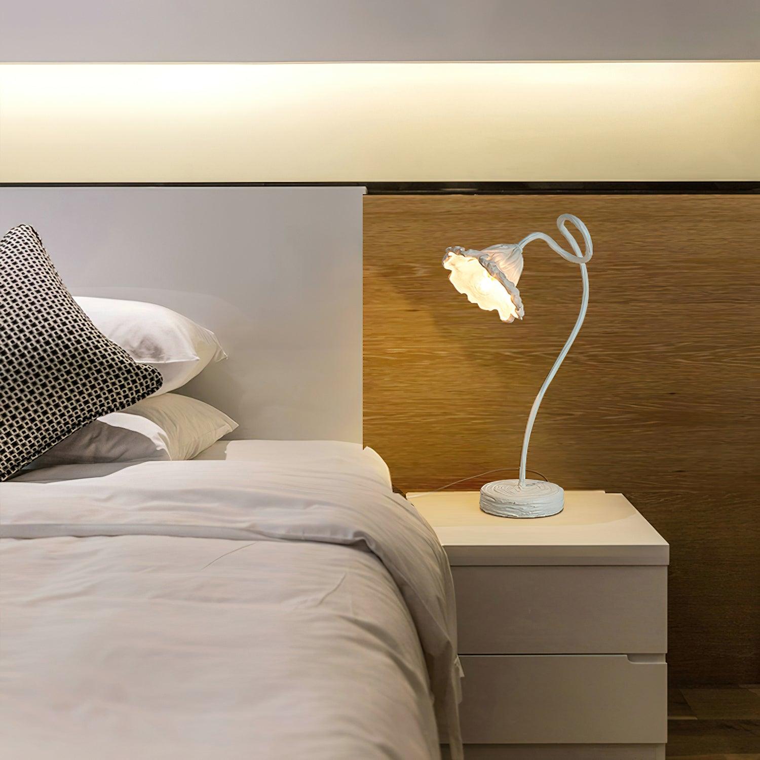 Artistic Lotus Leaf Table Lamp - Blowlighting