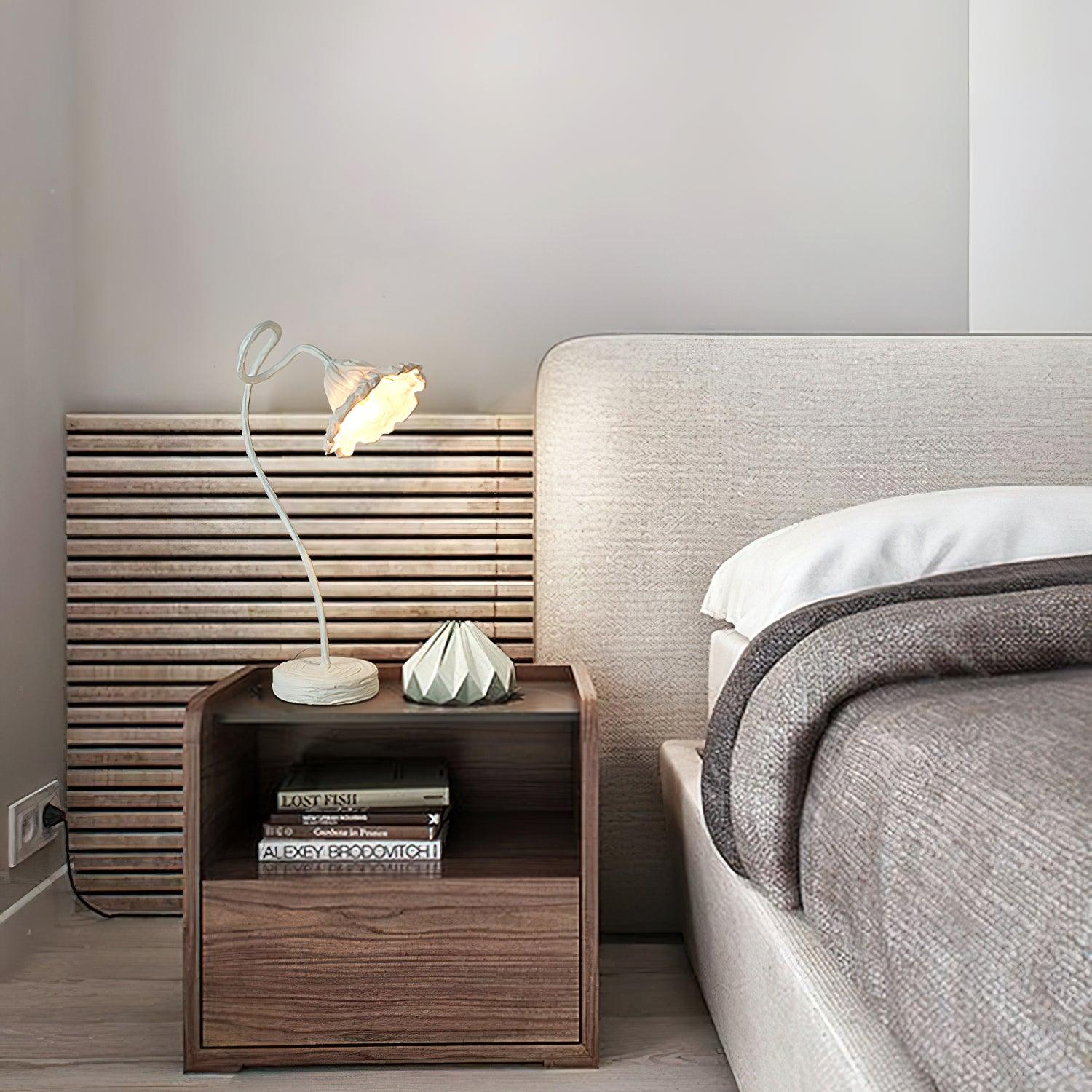 Artistic Lotus Leaf Table Lamp - Blowlighting