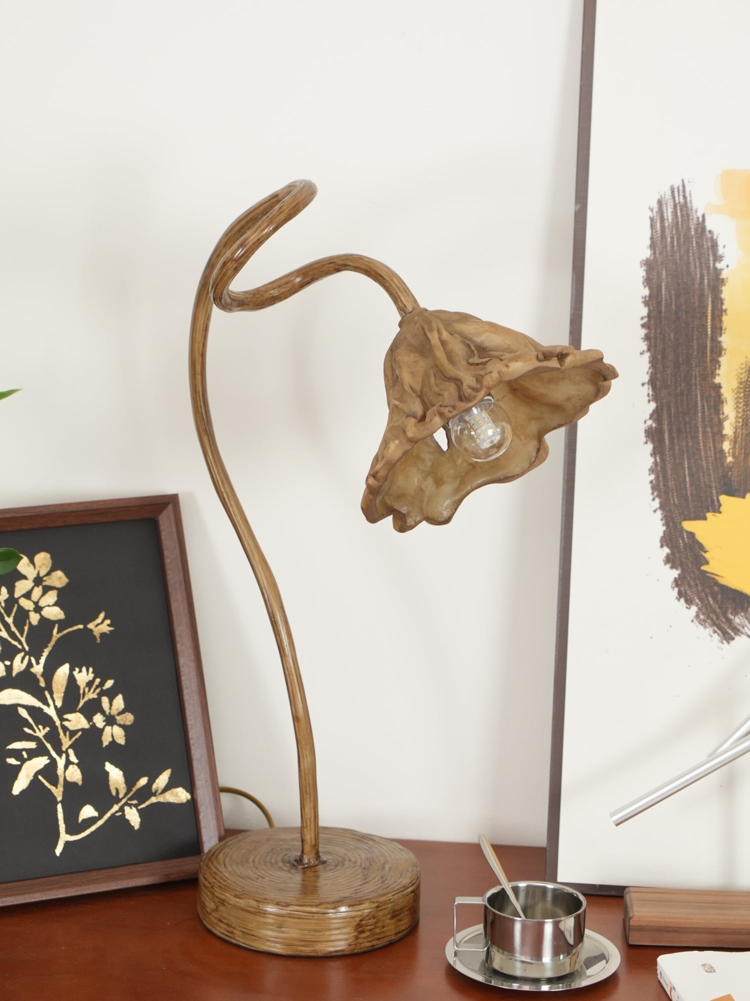 Artistic Lotus Leaf Table Lamp - Blowlighting
