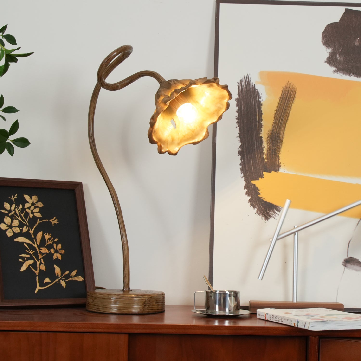 Artistic Lotus Leaf Table Lamp - Blowlighting