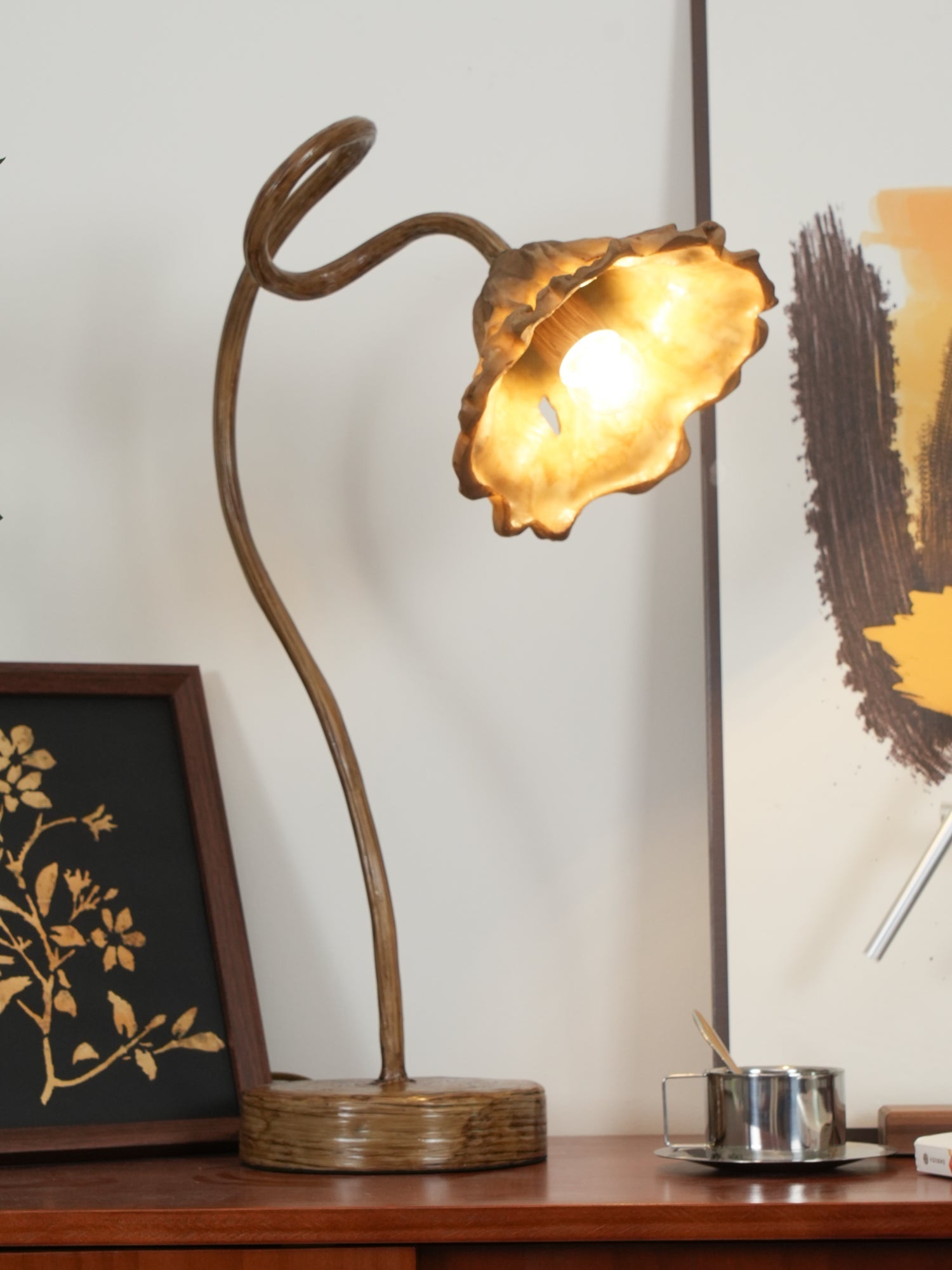 Artistic Lotus Leaf Table Lamp - Blowlighting