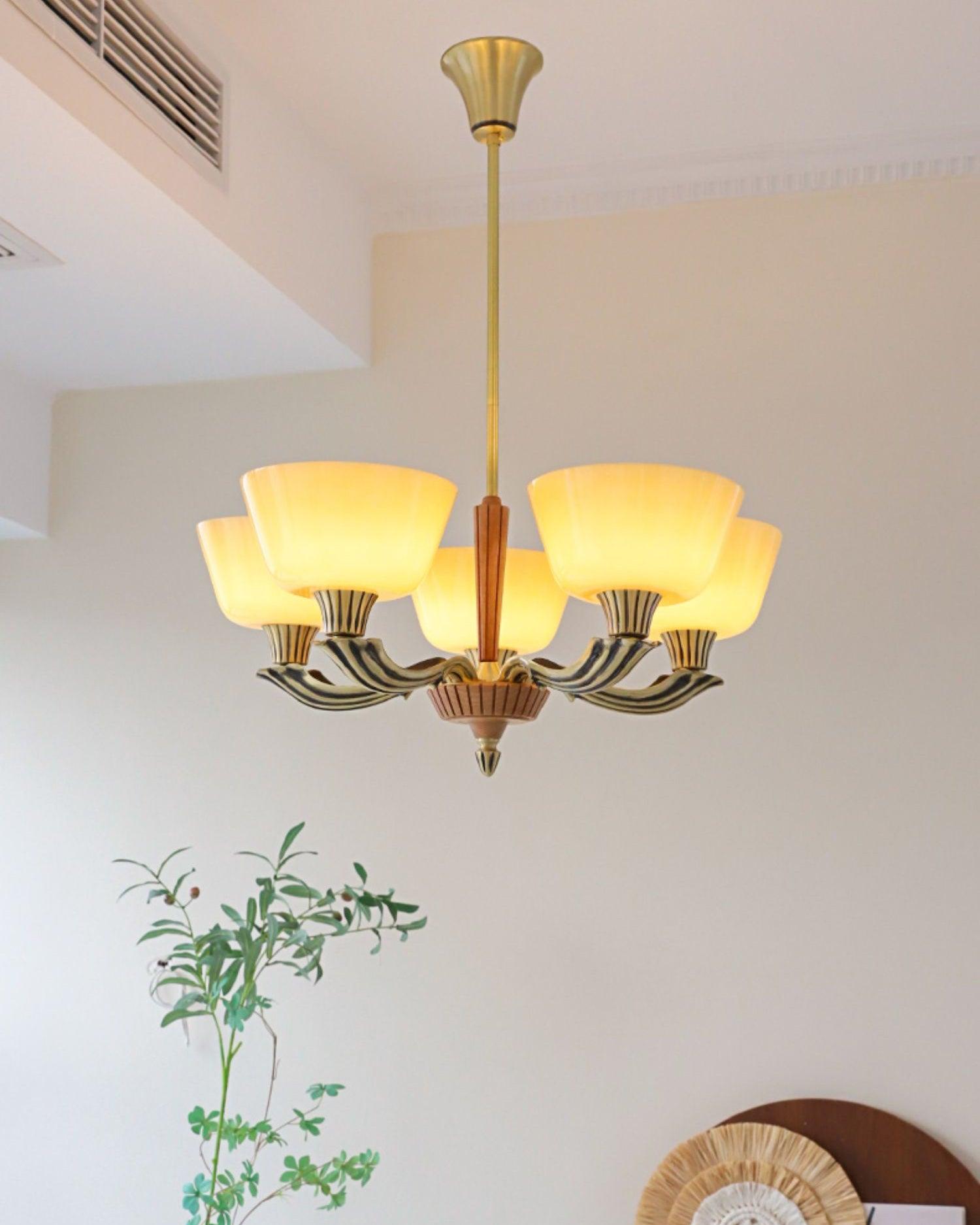 Lustra Chandelier Flared Shade Vintage - Blowlighting