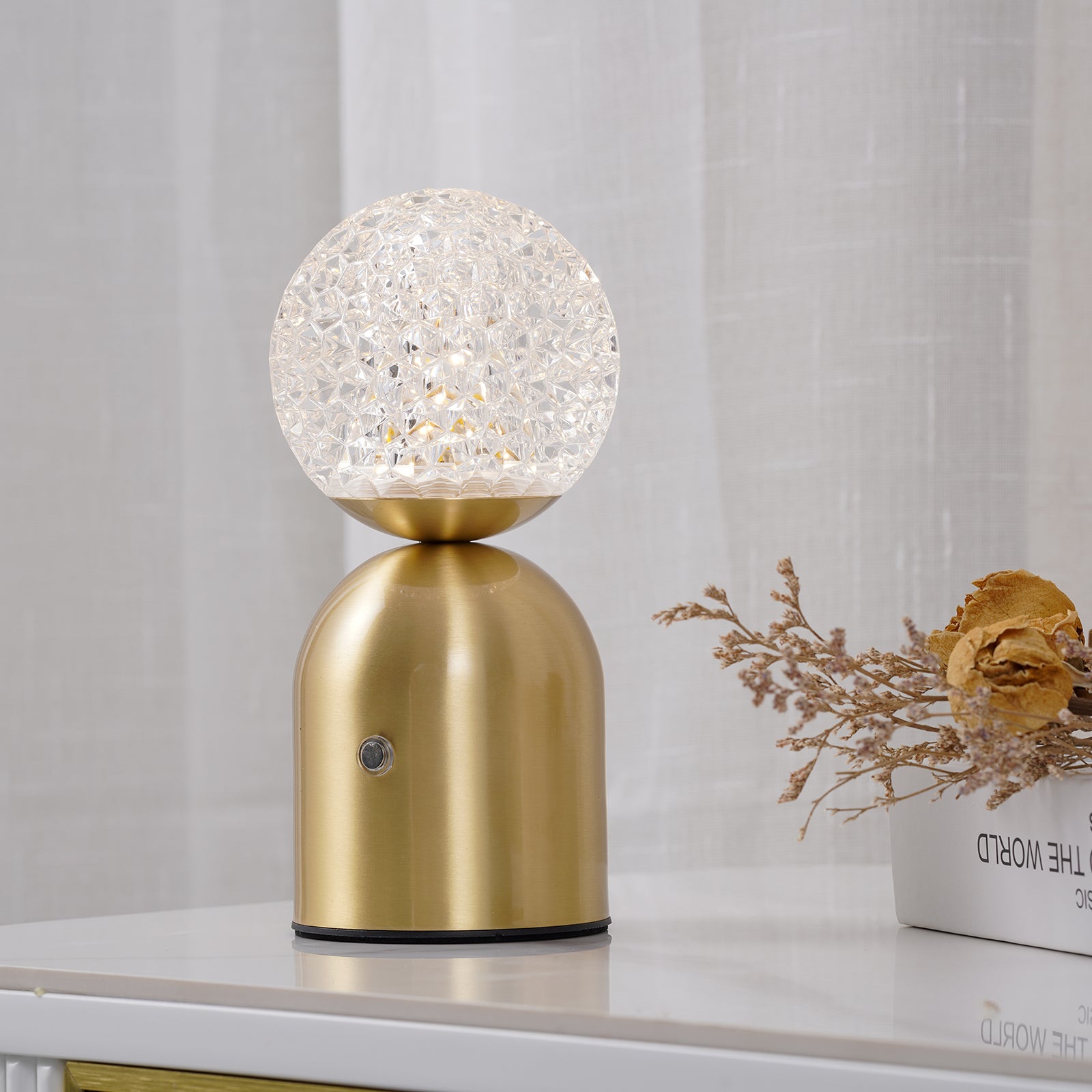 Skylar Luxury Metal Table Lamp - Blowlighting
