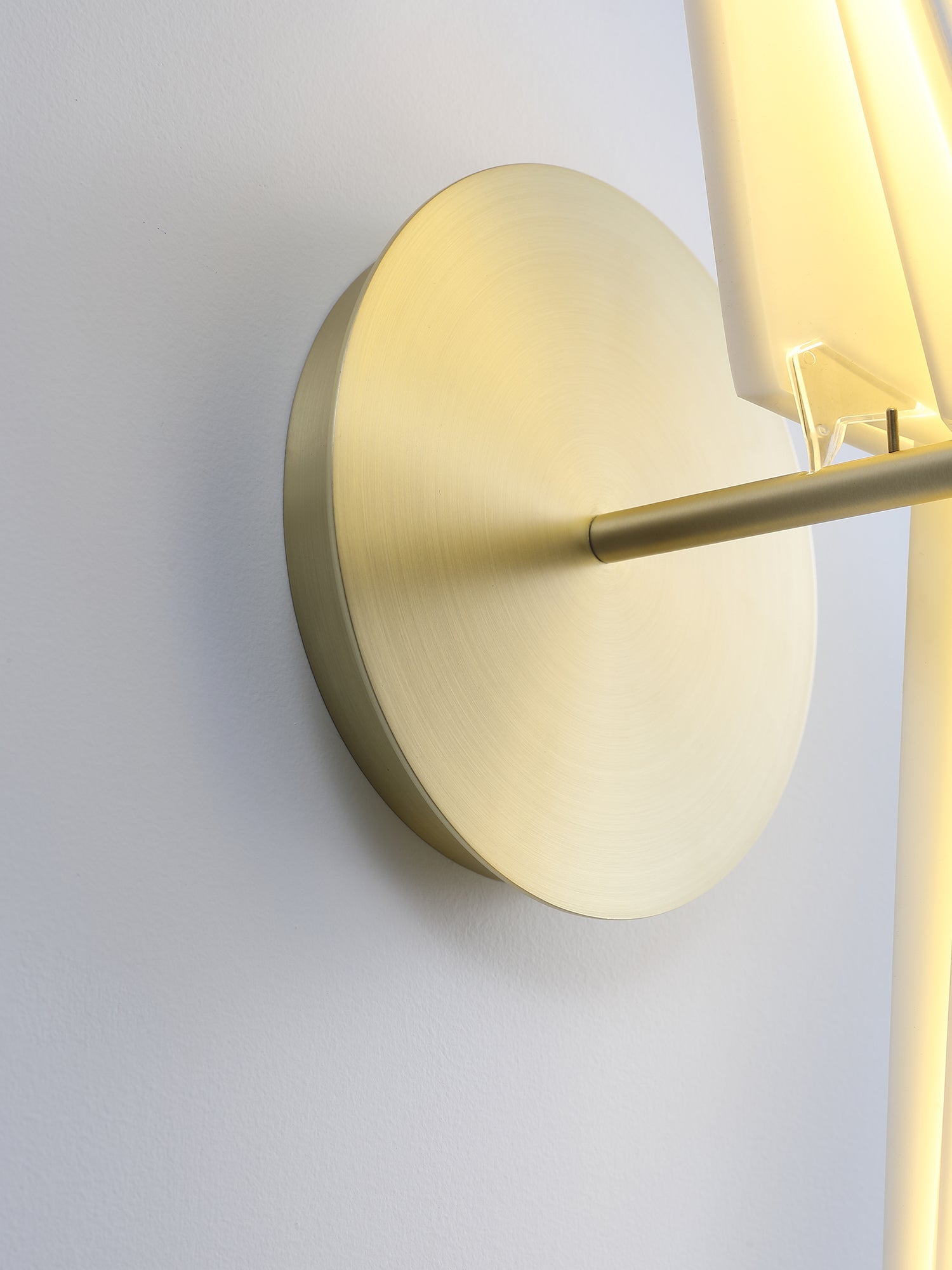 Avian Serenity Wall Lamp - Blowlighting