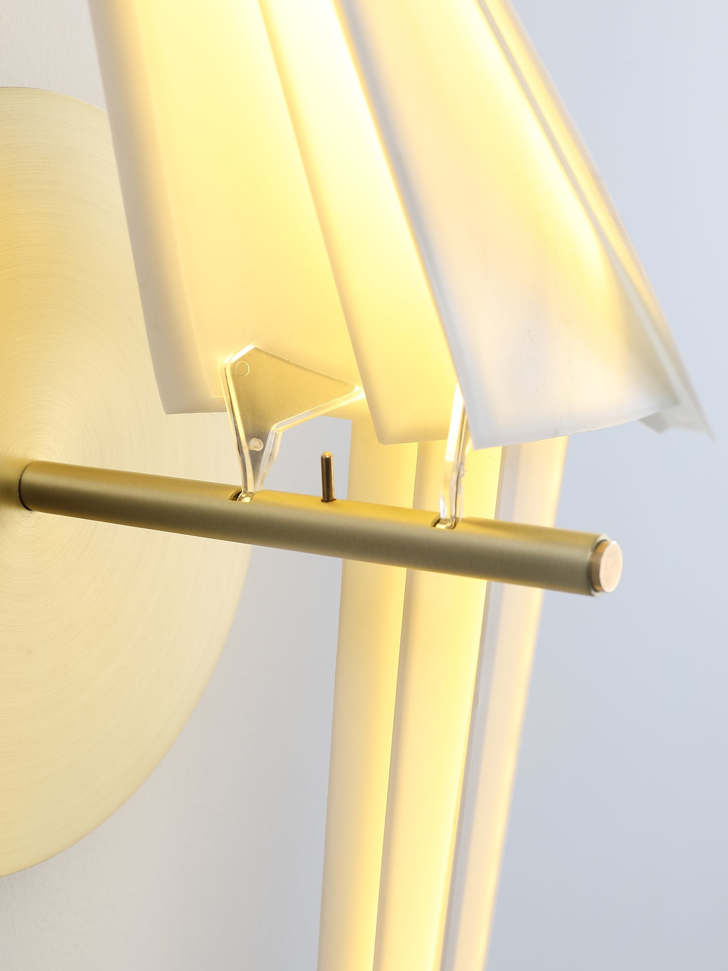 Avian Serenity Wall Lamp - Blowlighting