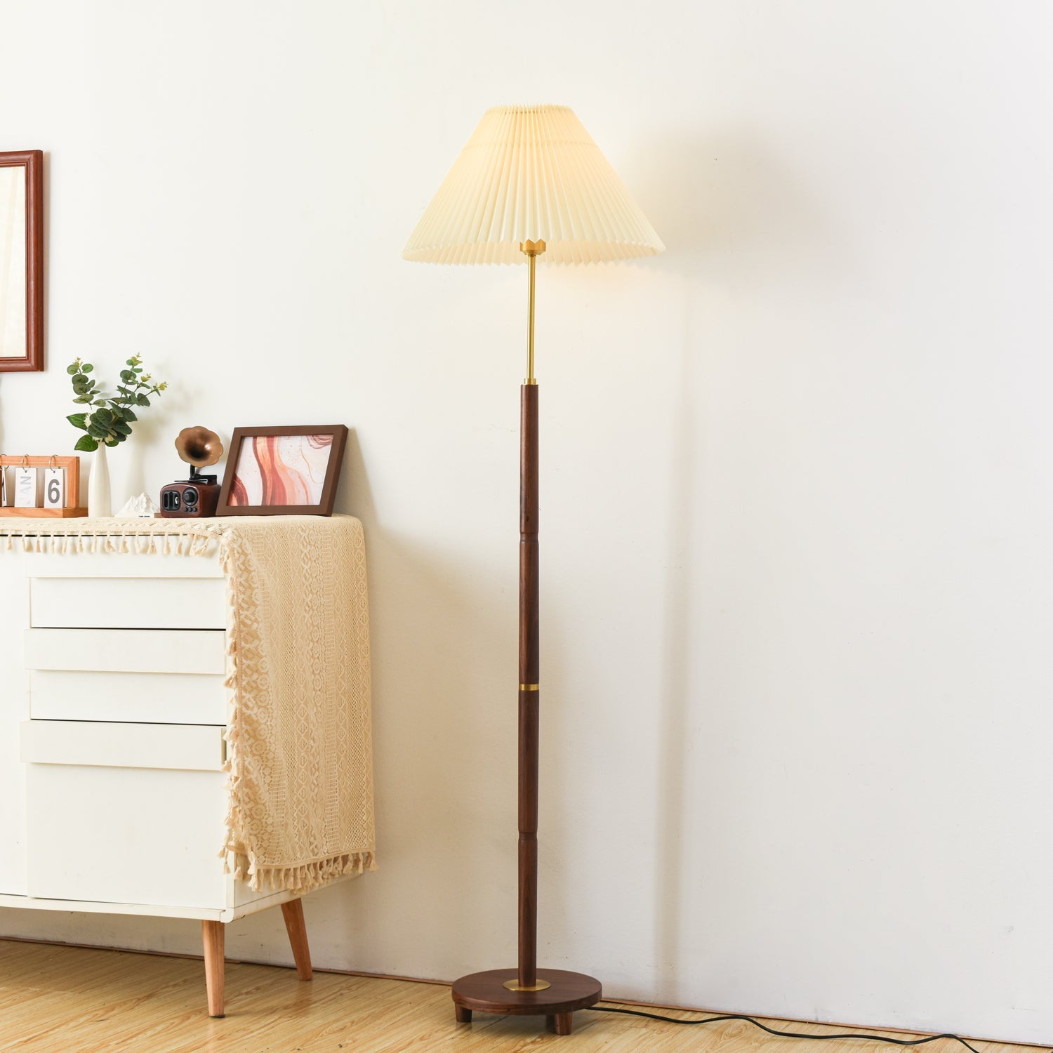 Axya Vintage Pleated Floor Lamp - Blowlighting