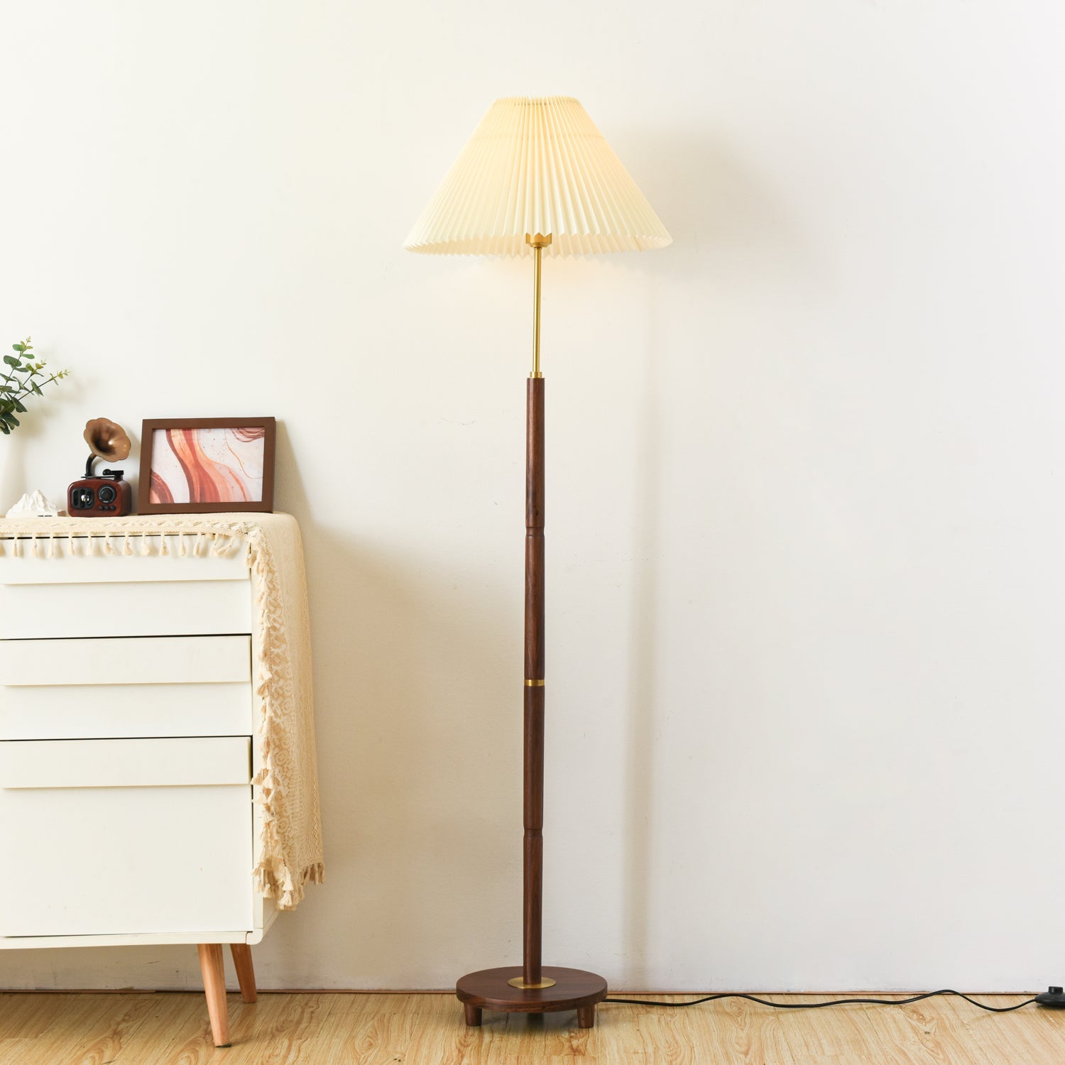 Axya Vintage Pleated Floor Lamp - Blowlighting