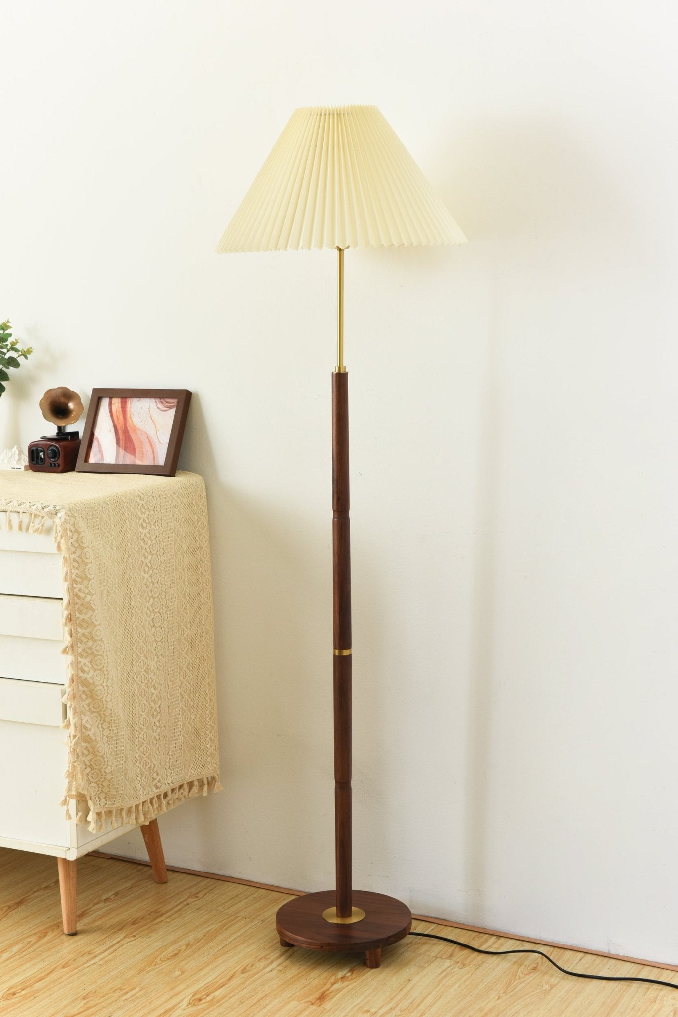 Axya Vintage Pleated Floor Lamp - Blowlighting