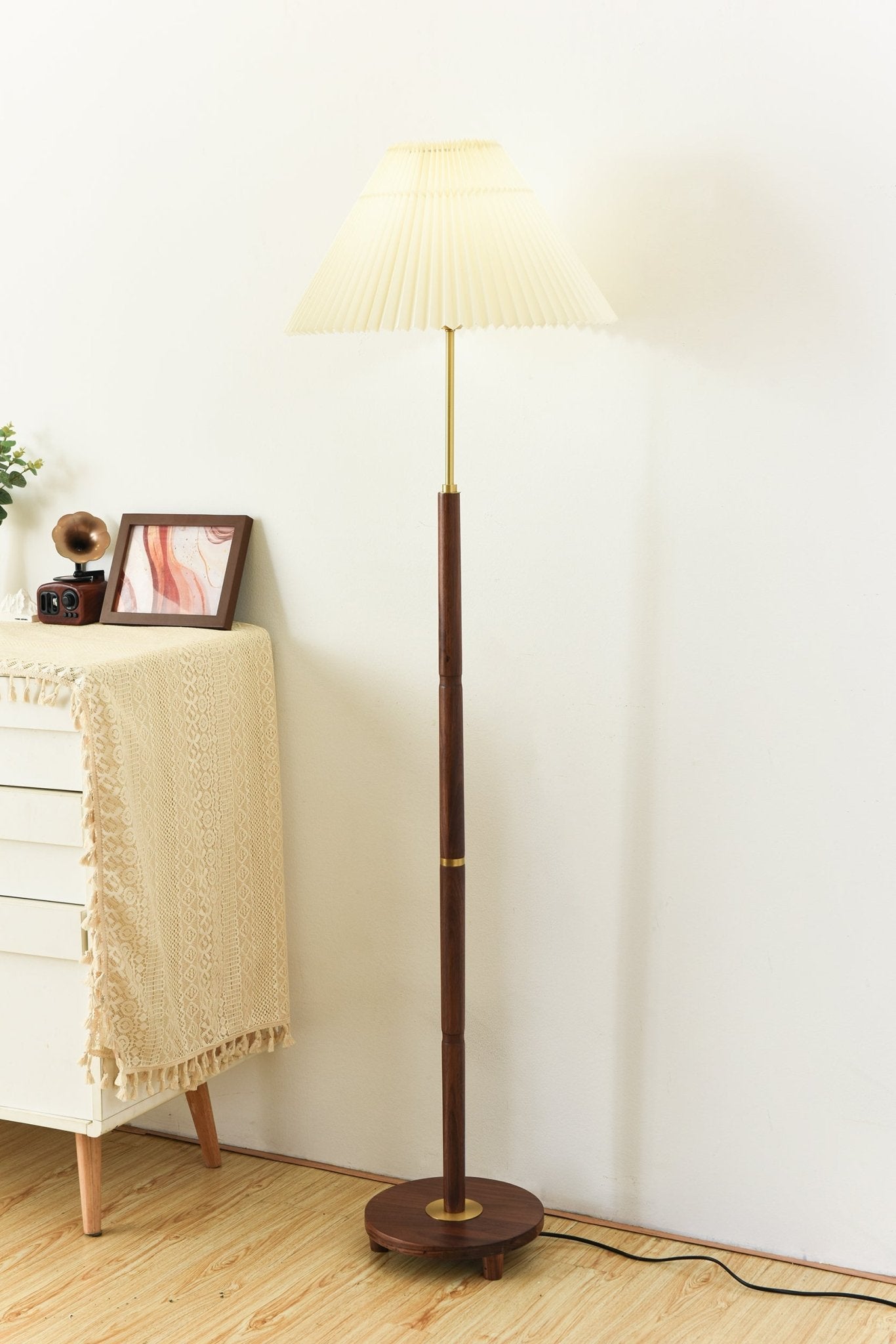 Axya Vintage Pleated Floor Lamp - Blowlighting