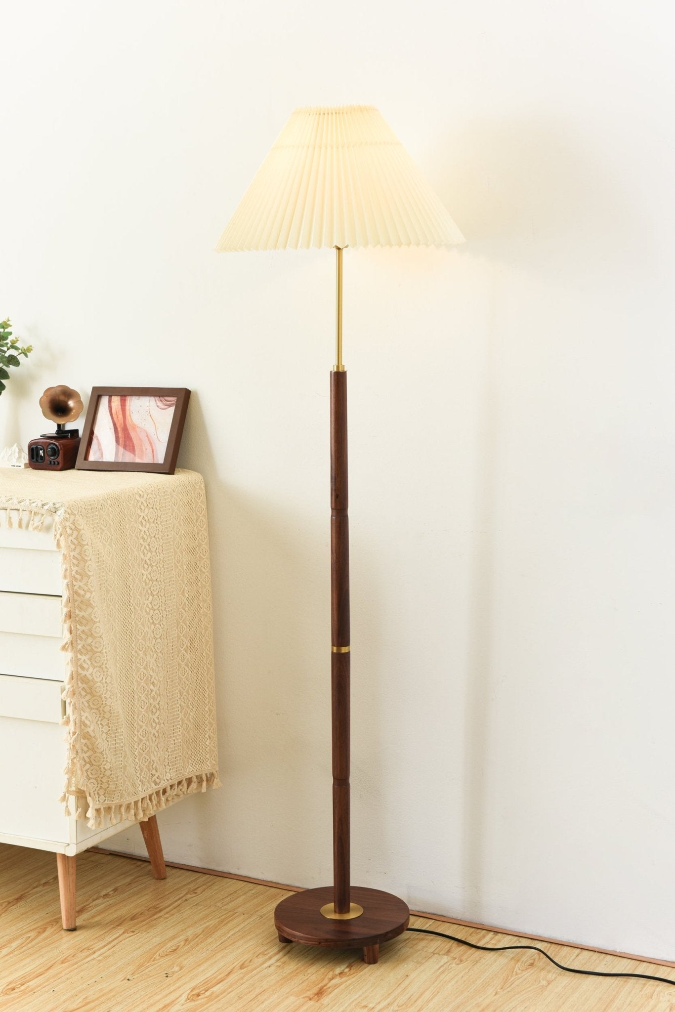 Axya Vintage Pleated Floor Lamp - Blowlighting