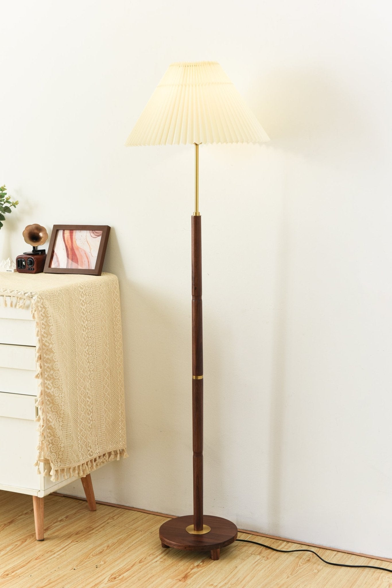 Axya Vintage Pleated Floor Lamp - Blowlighting