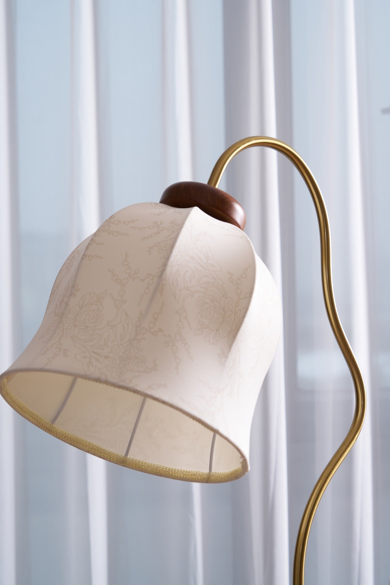 Bellvine Floor Lamp - Blowlighting