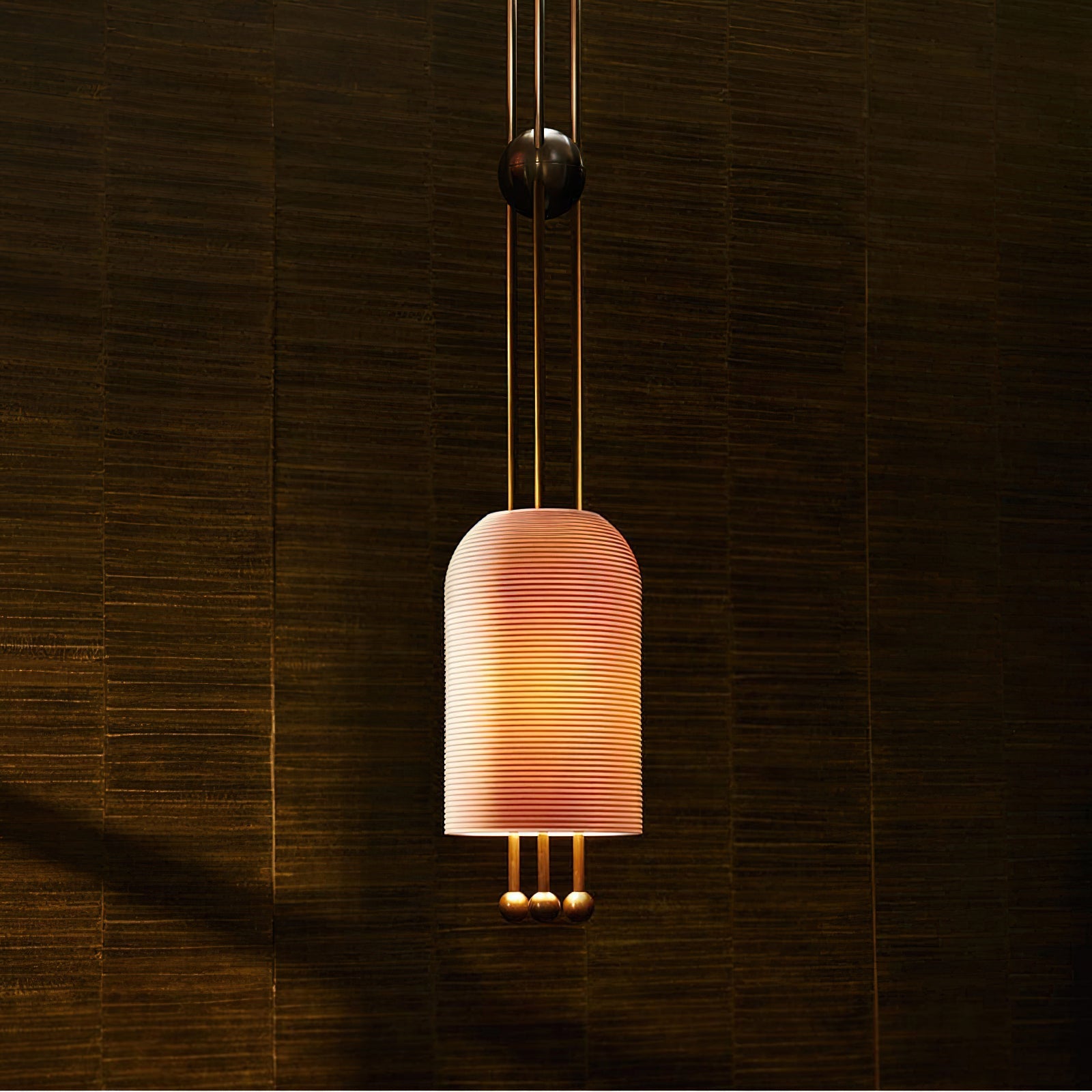 Voloraris Traditional Elegance Metal Glass Pendant Light - Blowlighting