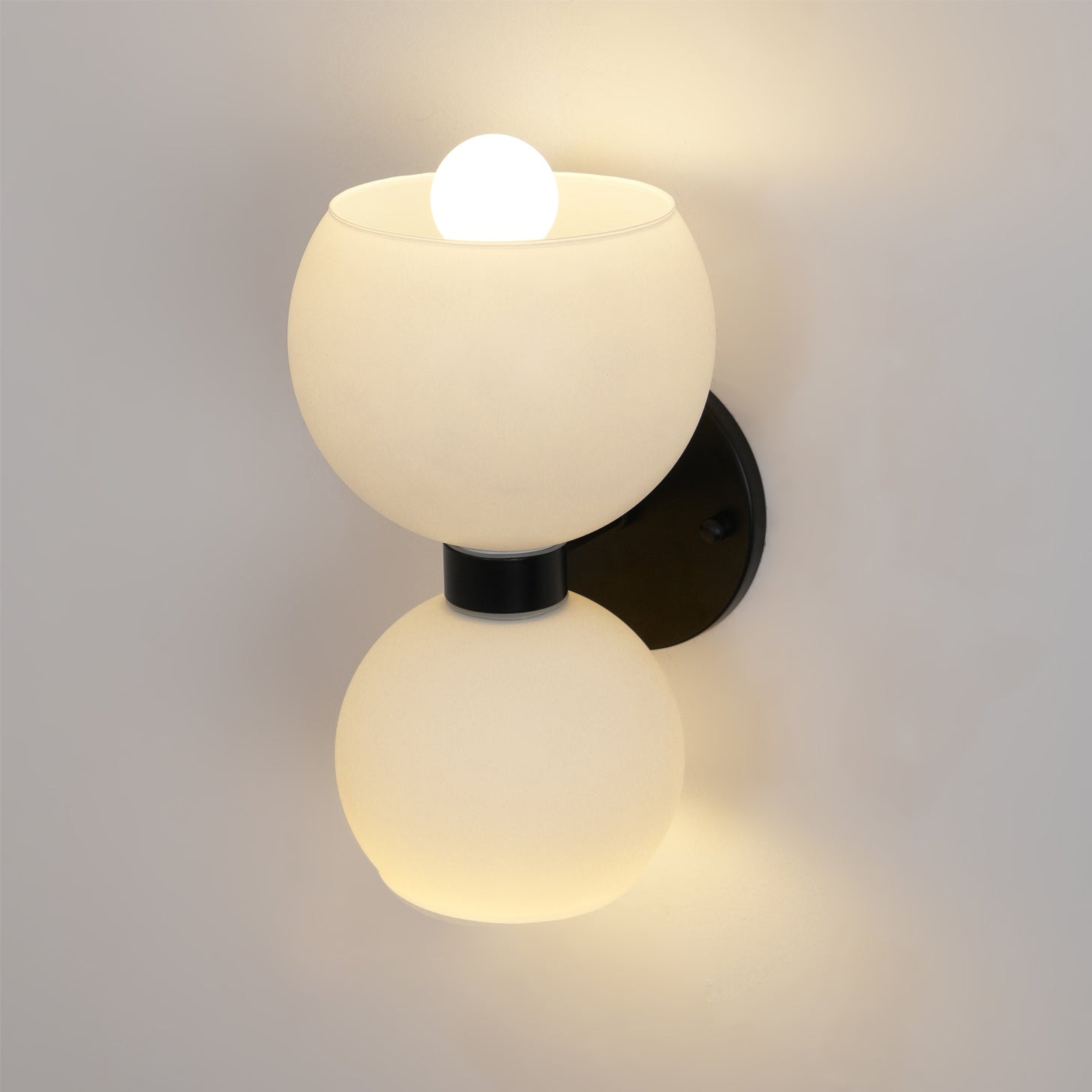 Round Pearl Sconce - Blowlighting