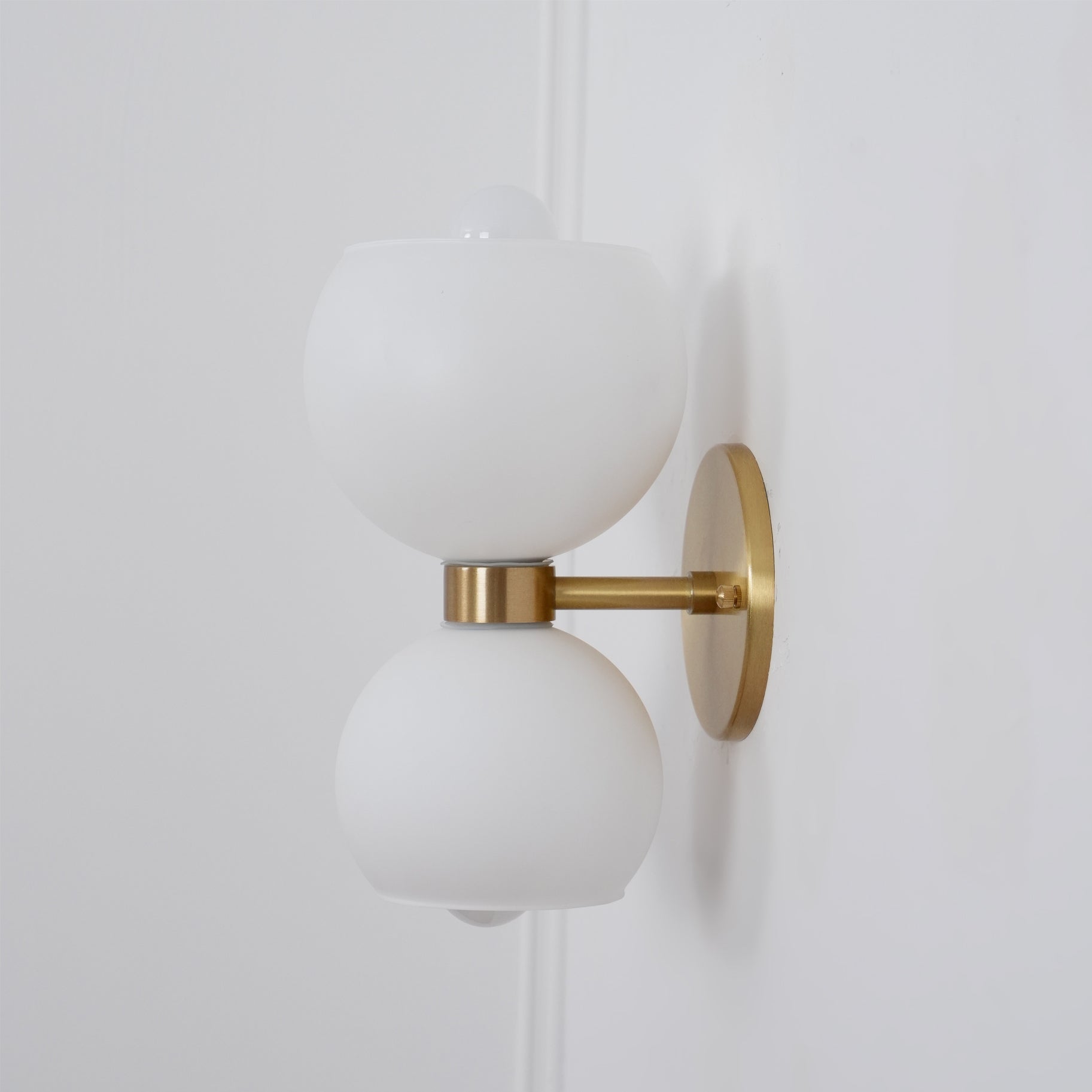 Round Pearl Sconce - Blowlighting