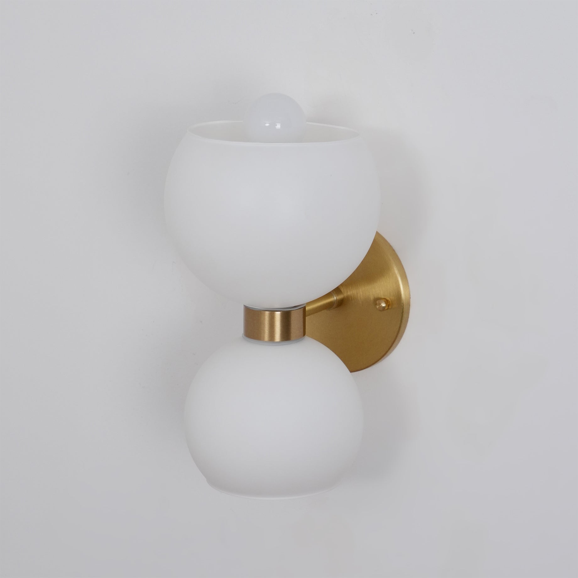 Round Pearl Sconce - Blowlighting