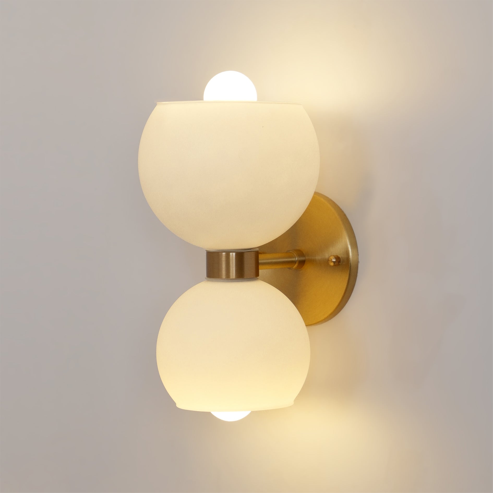Round Pearl Sconce - Blowlighting