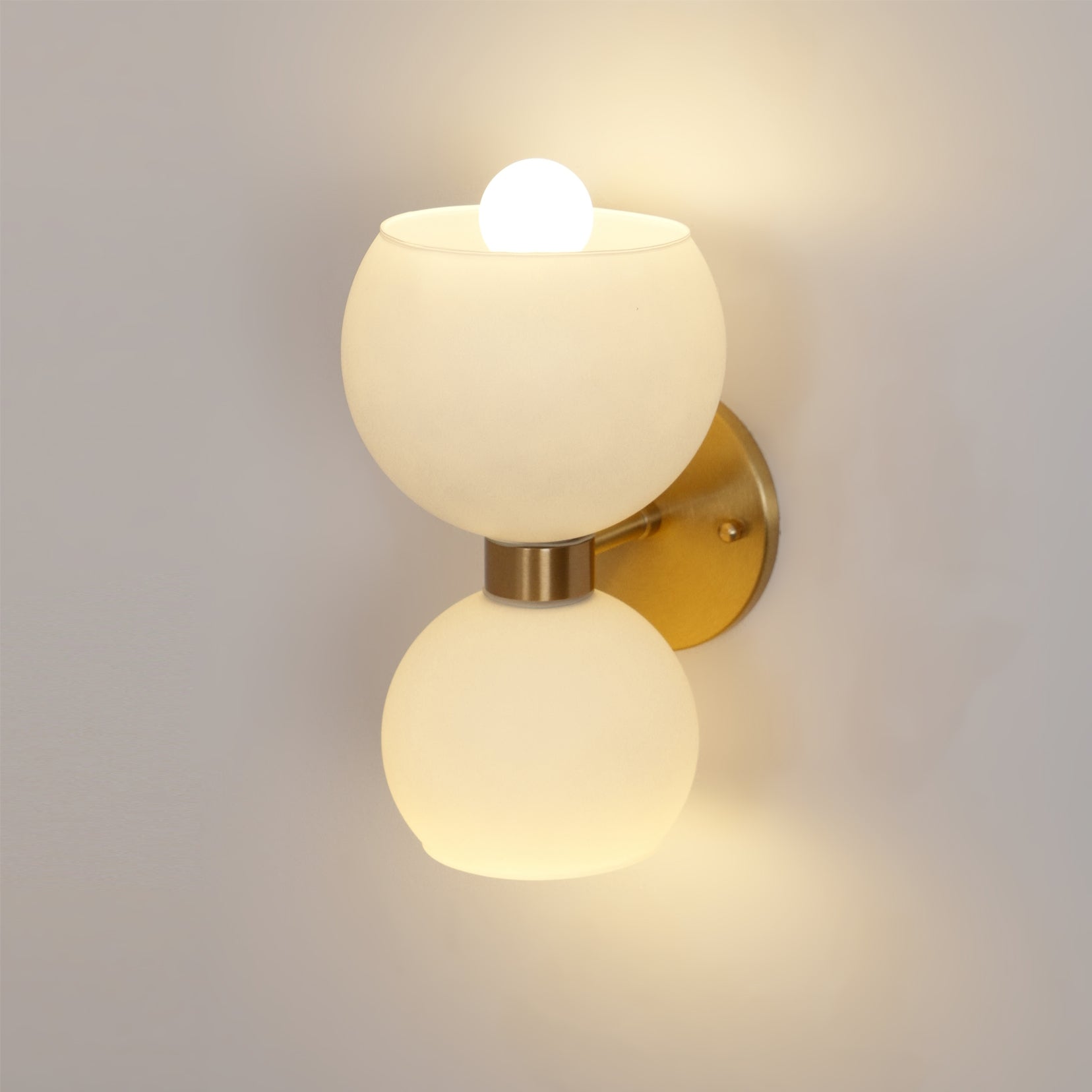 Round Pearl Sconce - Blowlighting